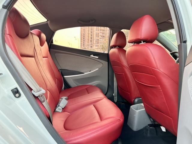 Hyundai Reina 2013 car image #12