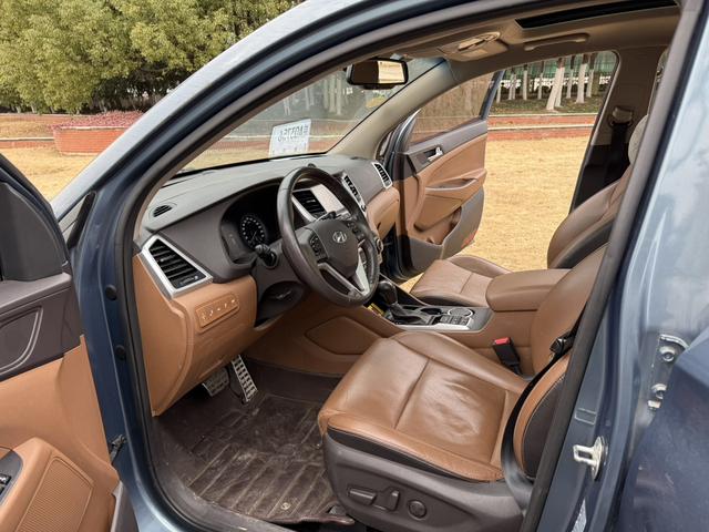 Hyundai Tucson 2015 immagine di auto #12