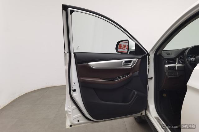 Forthing JOYEAR X5 2017 изображение автомобиля #12