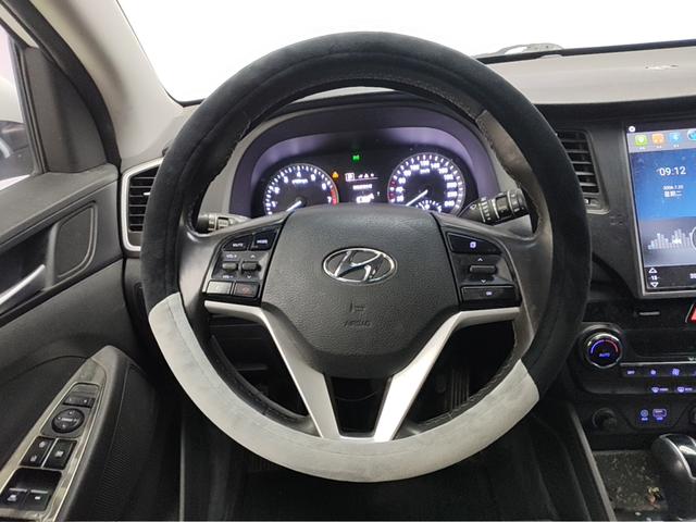 Hyundai Tucson 2018 car image #12