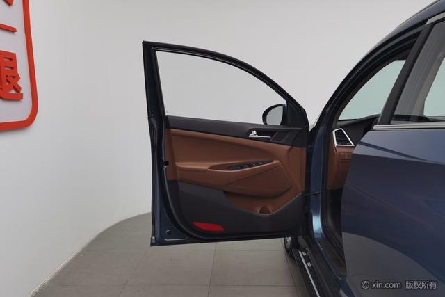 Hyundai Tucson 2015 car image #12