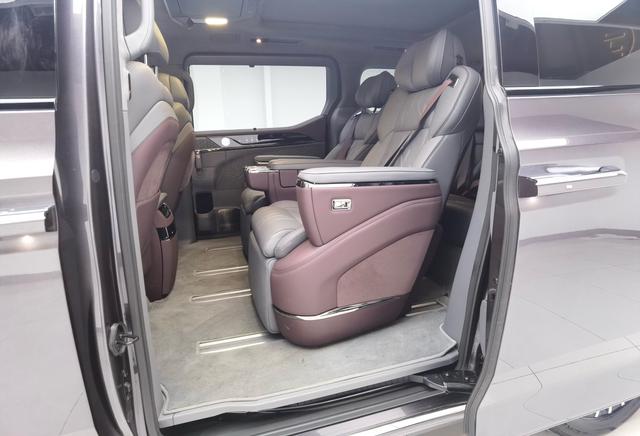 极氪 极氪009 2025 汽车图片 #12