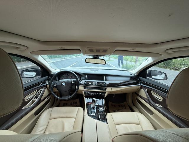 BMW 5 Series 2012 car image #12