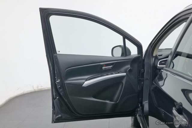 Suzuki S-Cross 2014 صورة سيارة #12