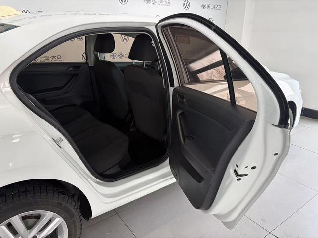 Volkswagen Jetta 2018 immagine di auto #12