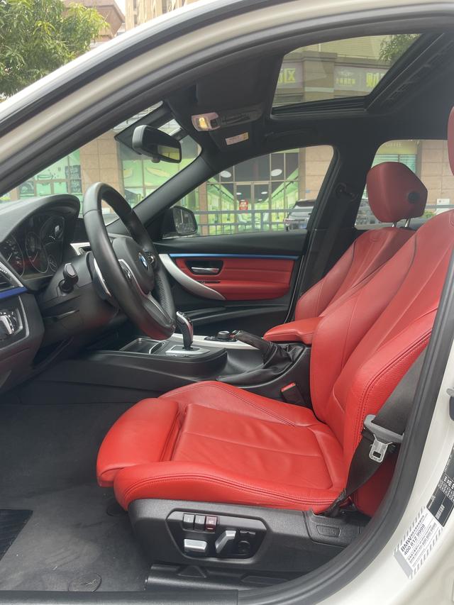 BMW 3 Series 2019 car image #12