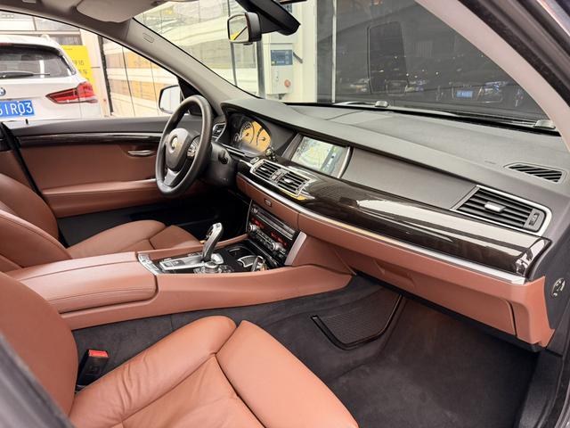 BMW 5 Series GT 2012 car image #12