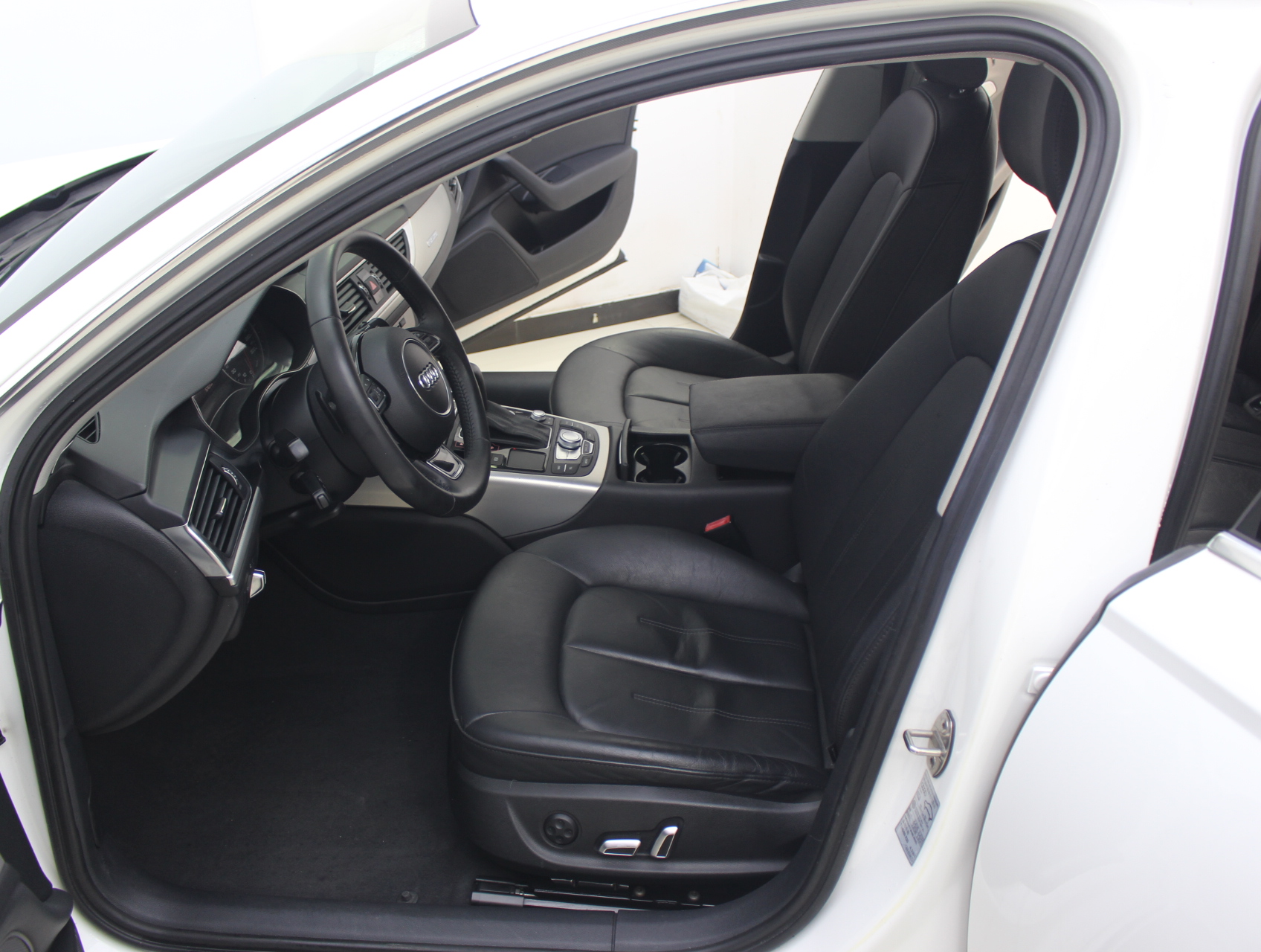 Audi A6L 2016 car image #12