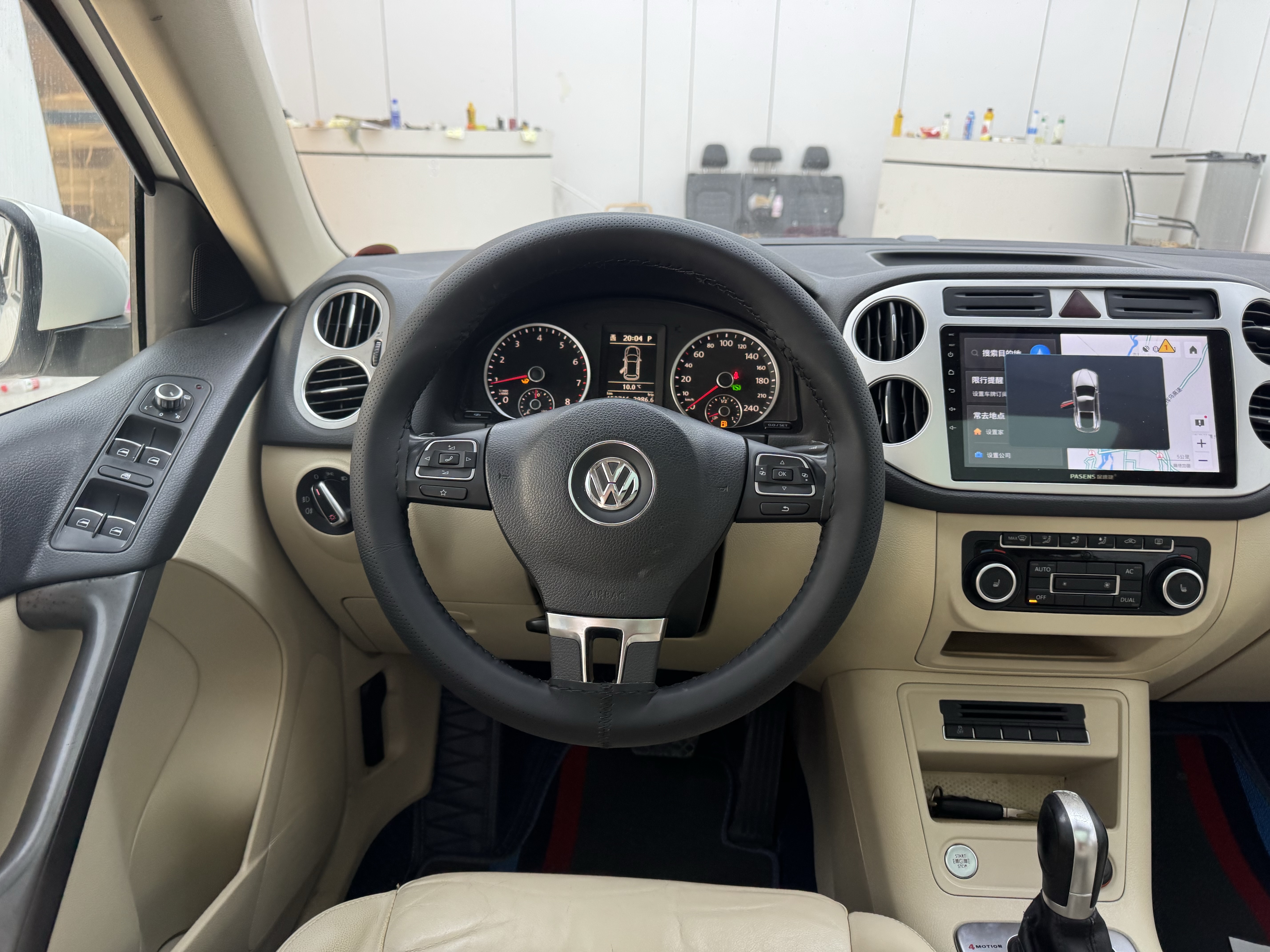 Volkswagen Tiguan 2012 car image #12