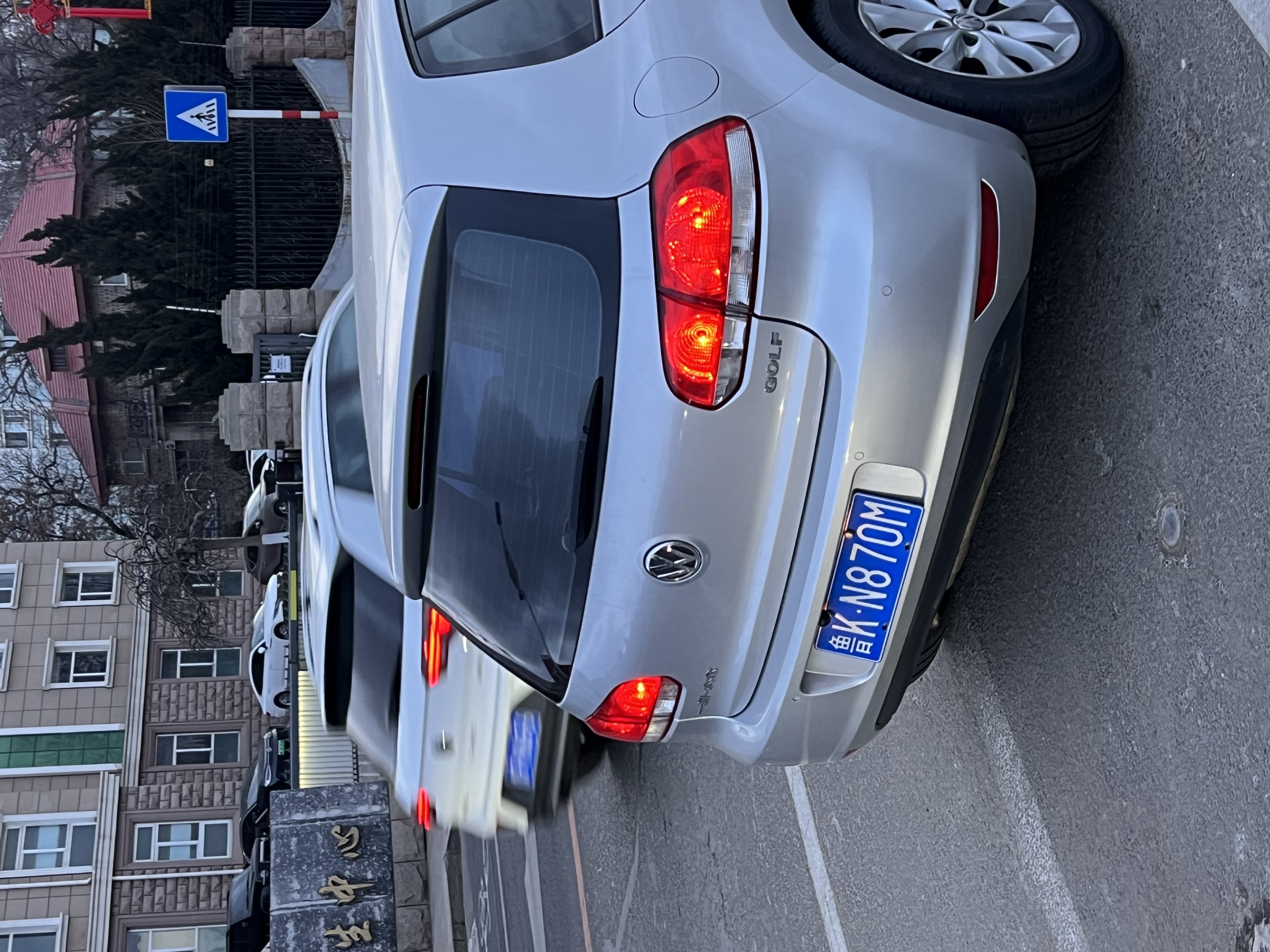 Volkswagen Golf 2011 car image #12