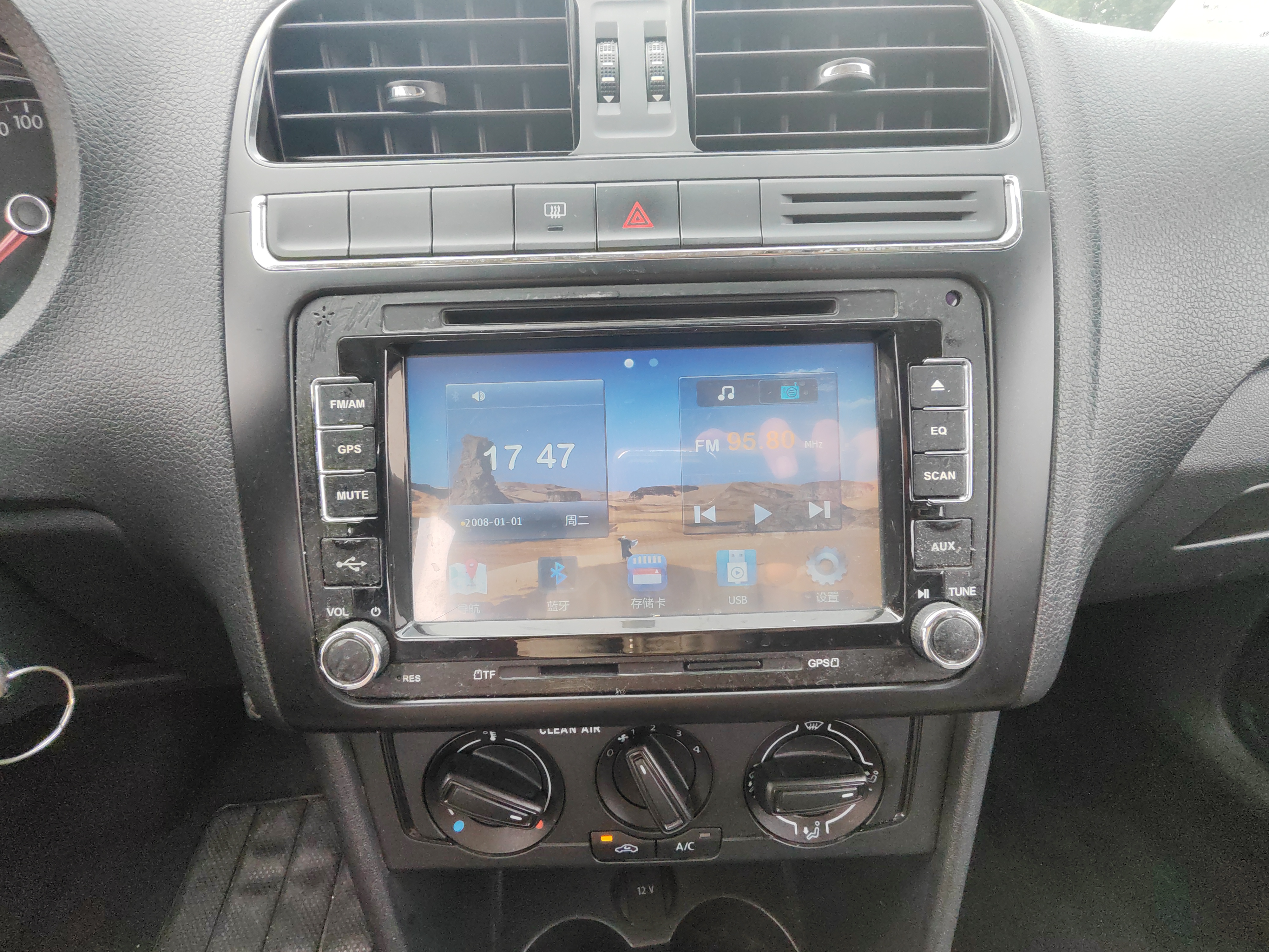 Volkswagen Polo 2016 car image #12