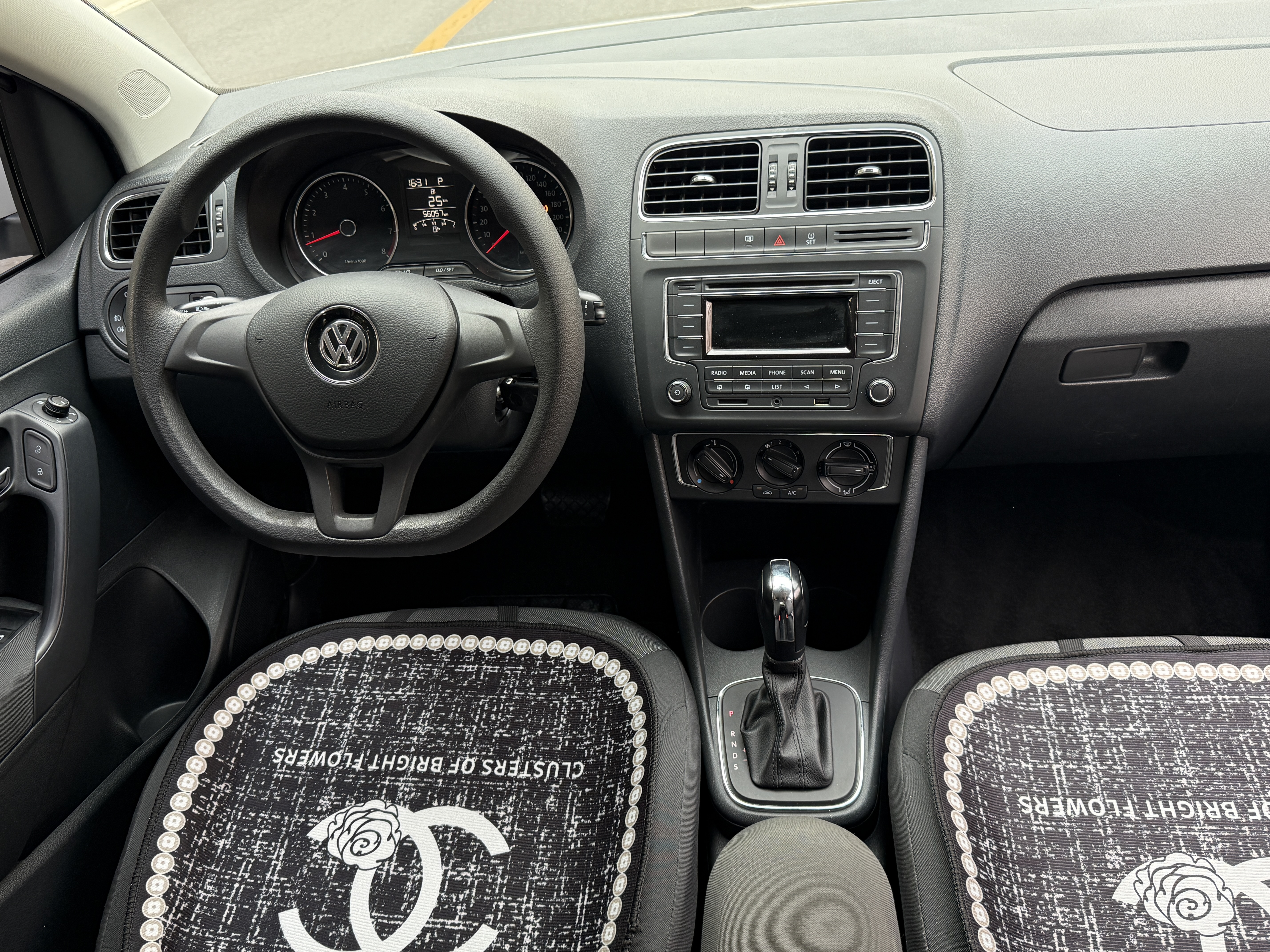 Polo 2016 car image #12