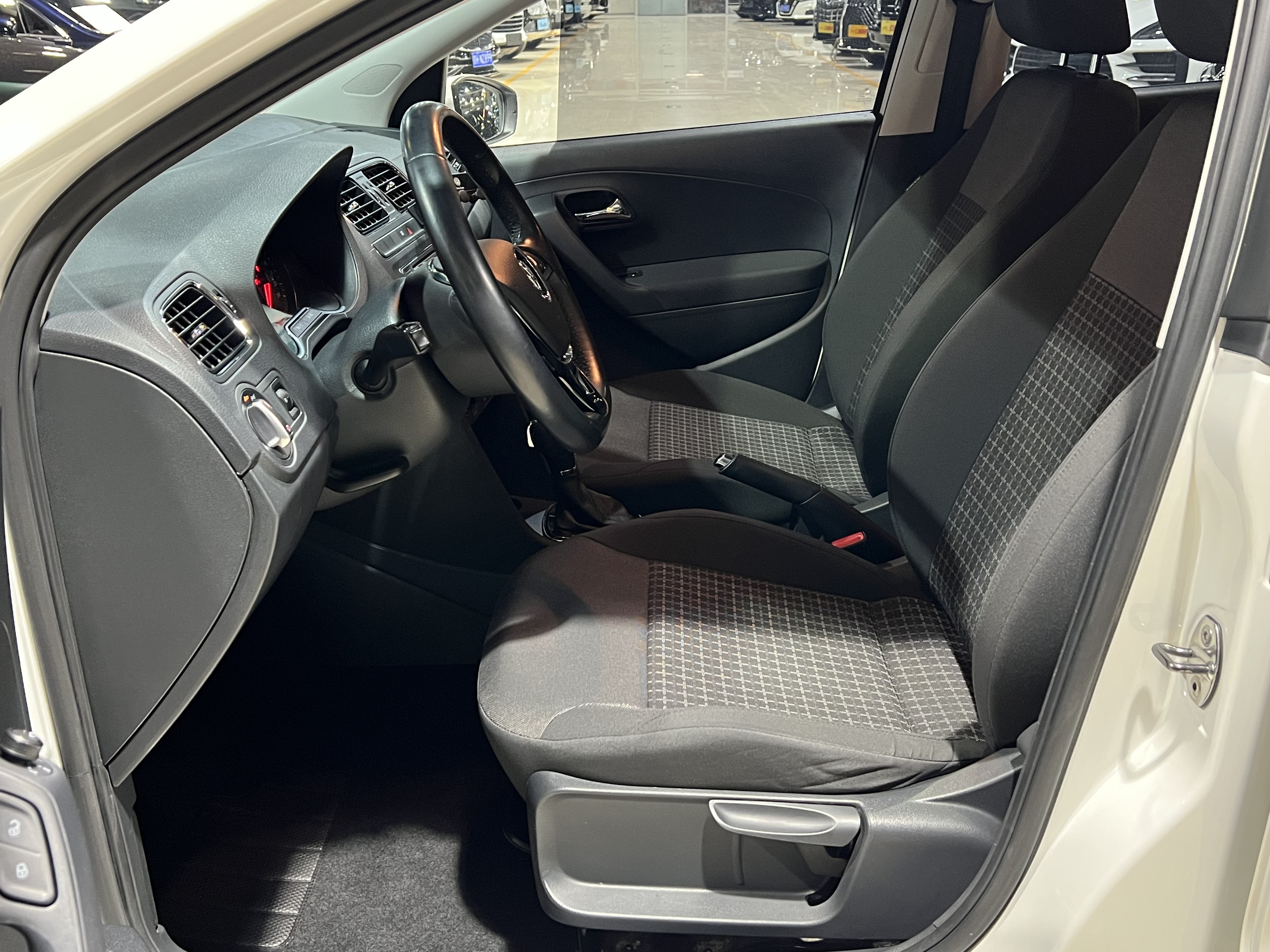 Volkswagen Polo 2016 immagine di auto #12