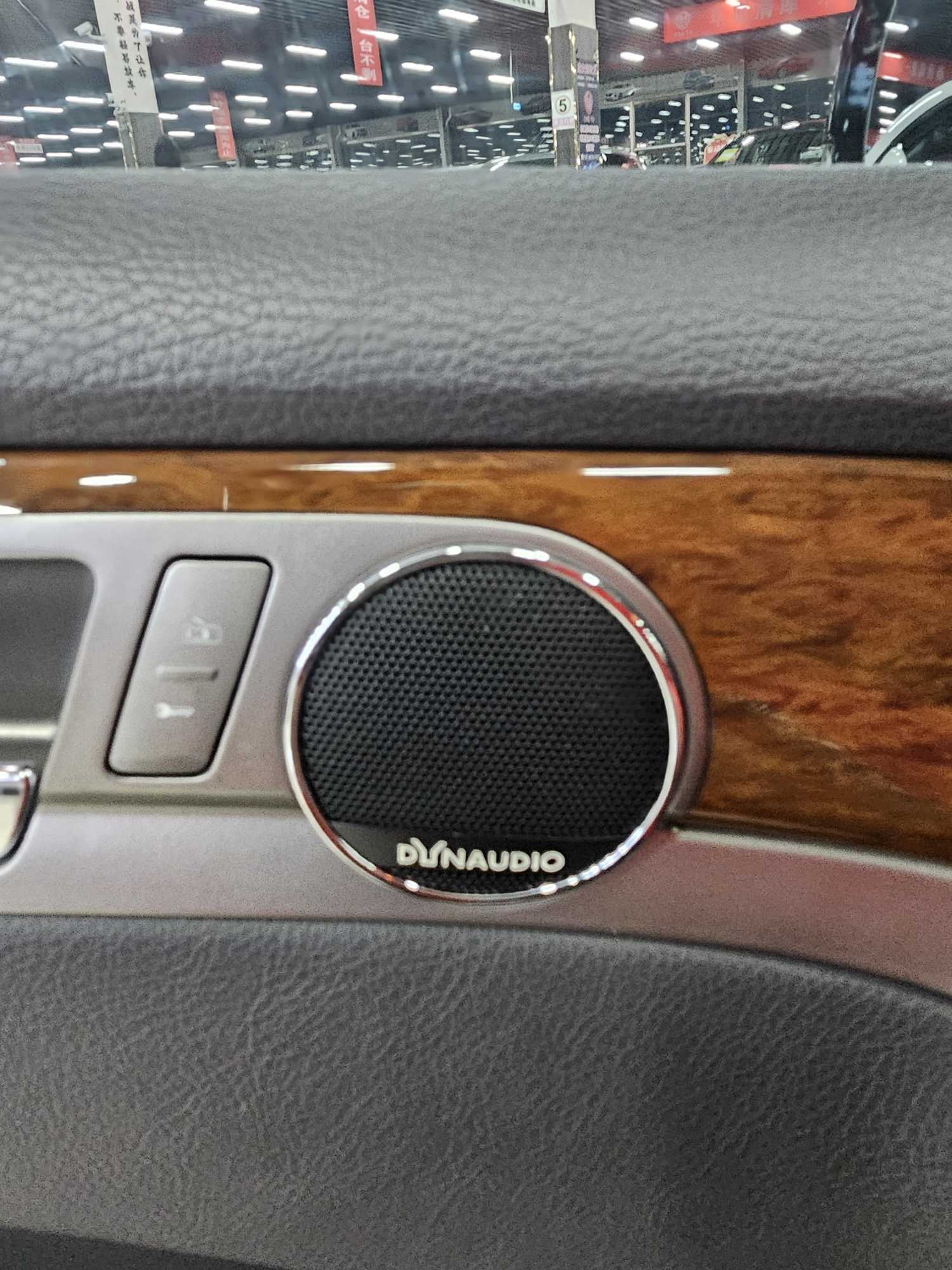 Volkswagen Pheaton 2012 immagine di auto #12