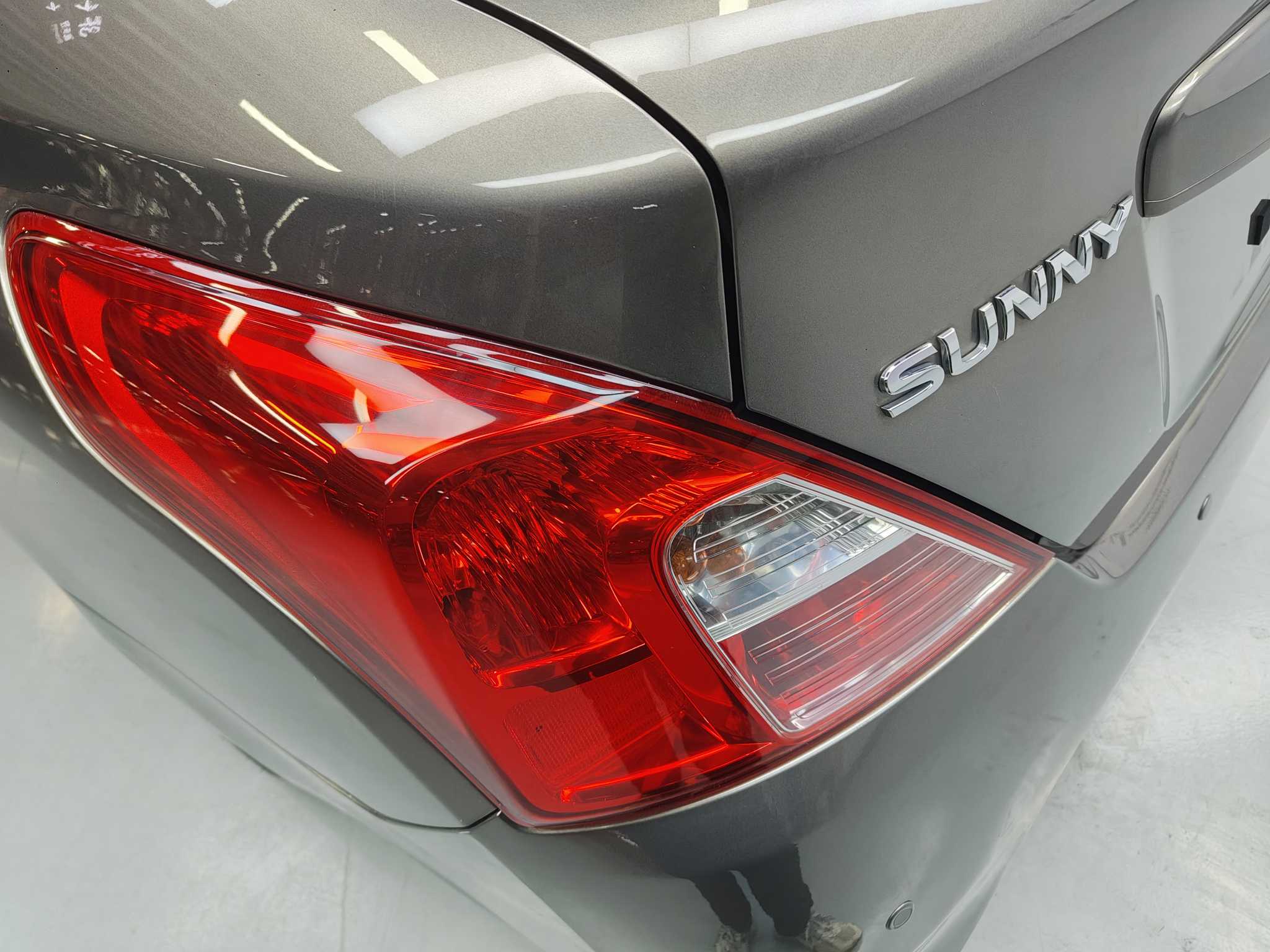 Nissan Sunny 2016 #12 Nissan Sunny 2016 car image #12