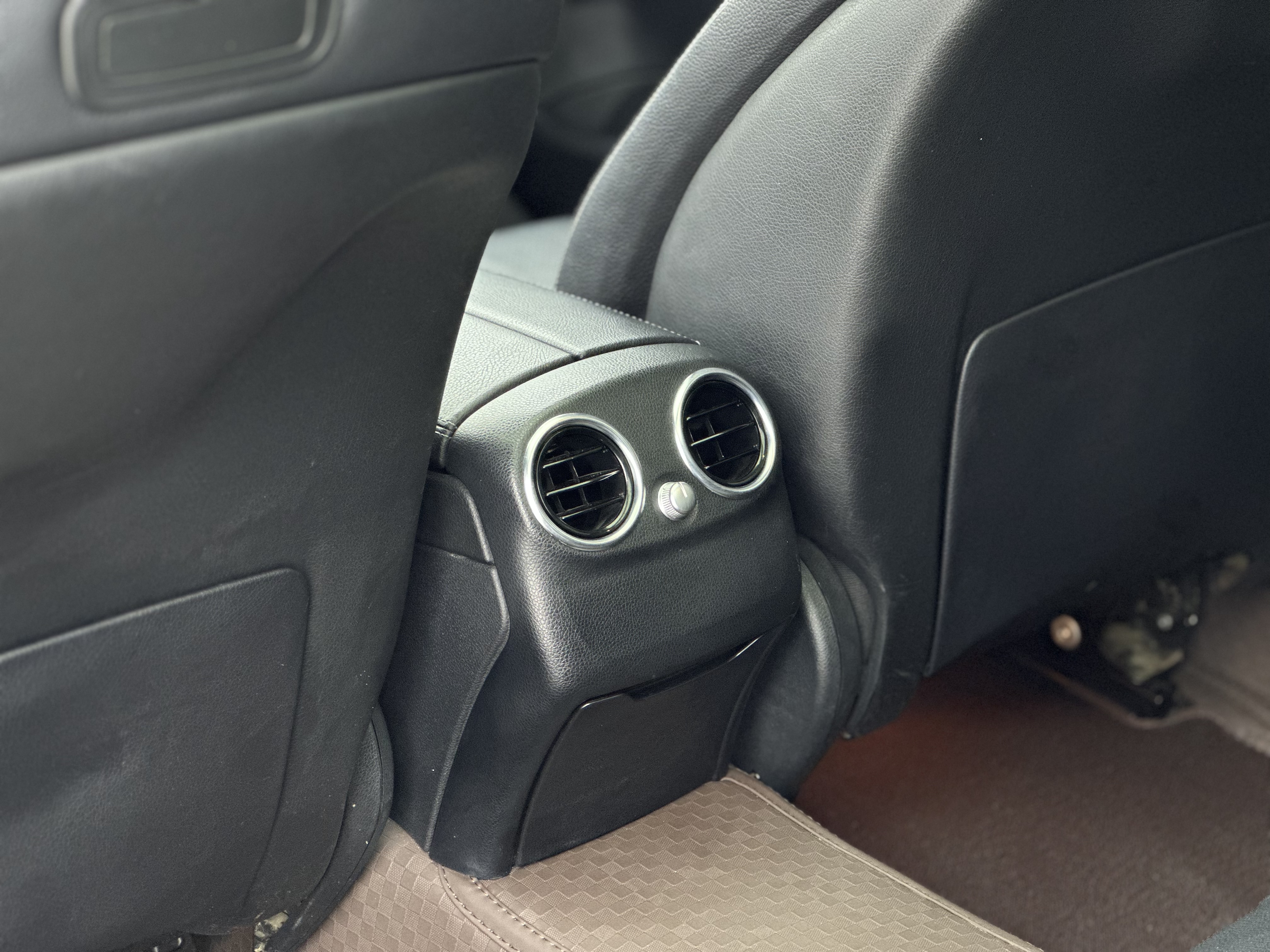 Mercedes-Benz C Class 2016 car image #12