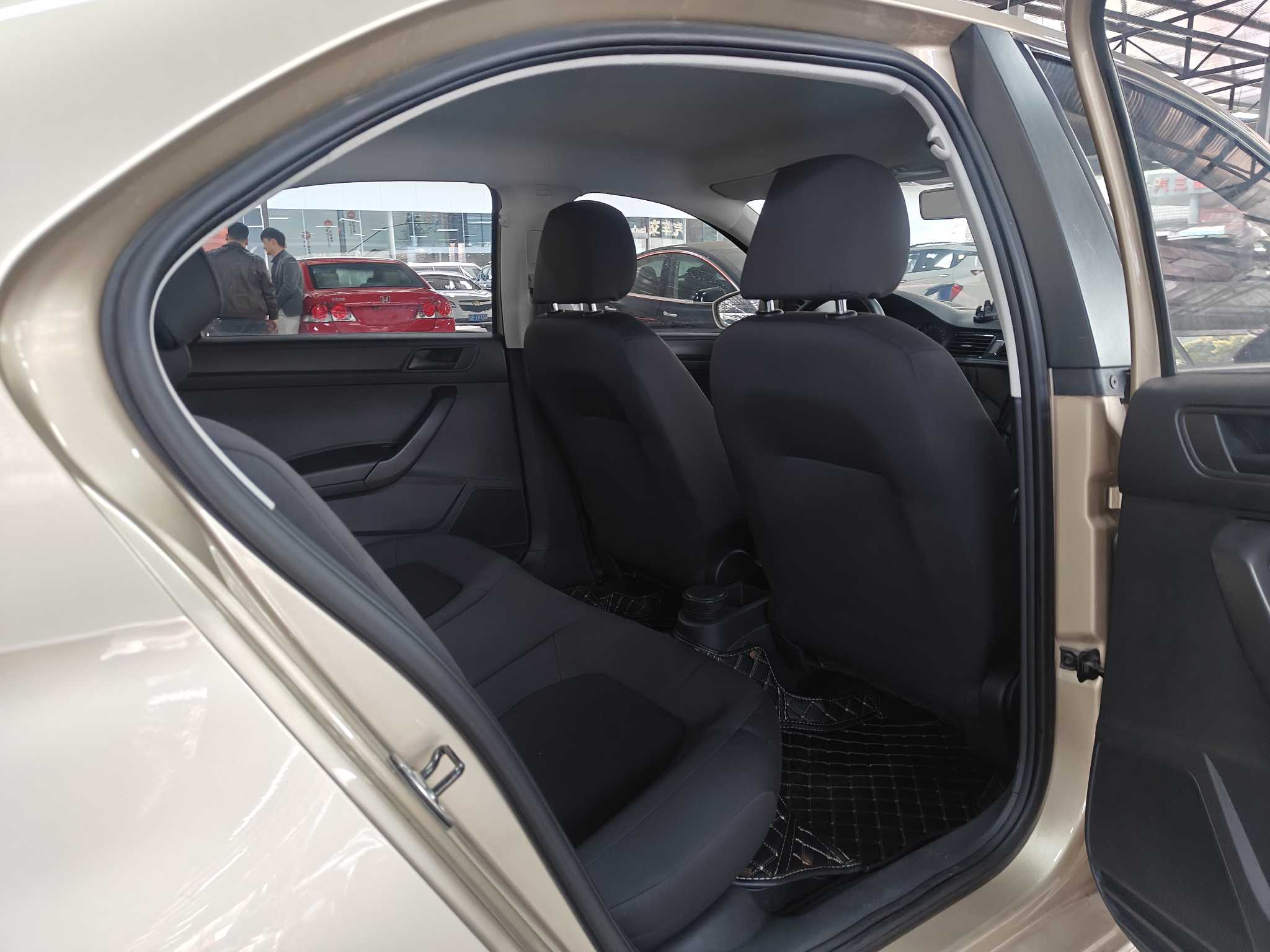 Santana 2014 car image #12
