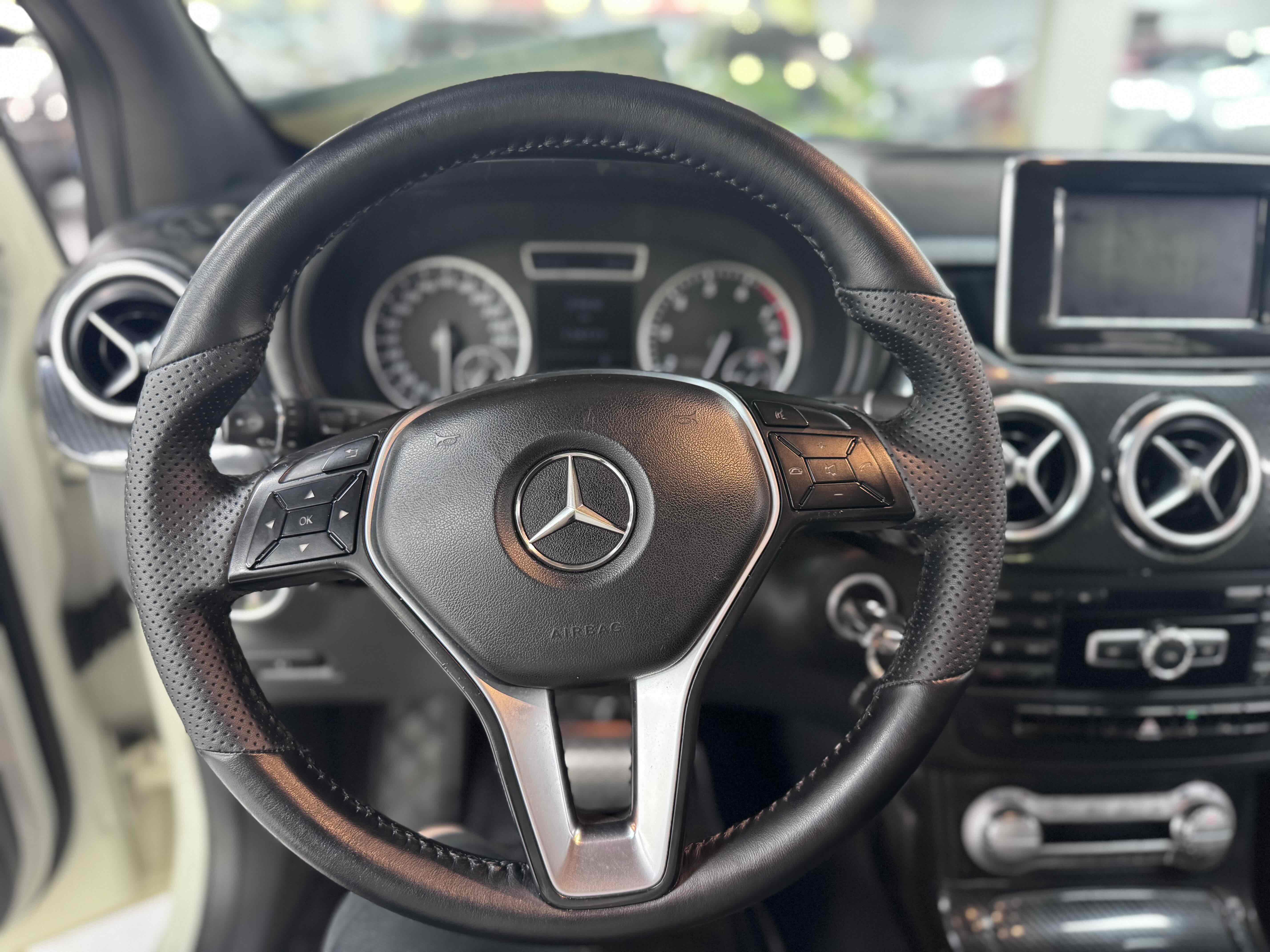 Mercedes-Benz B Class 2014 car image #12