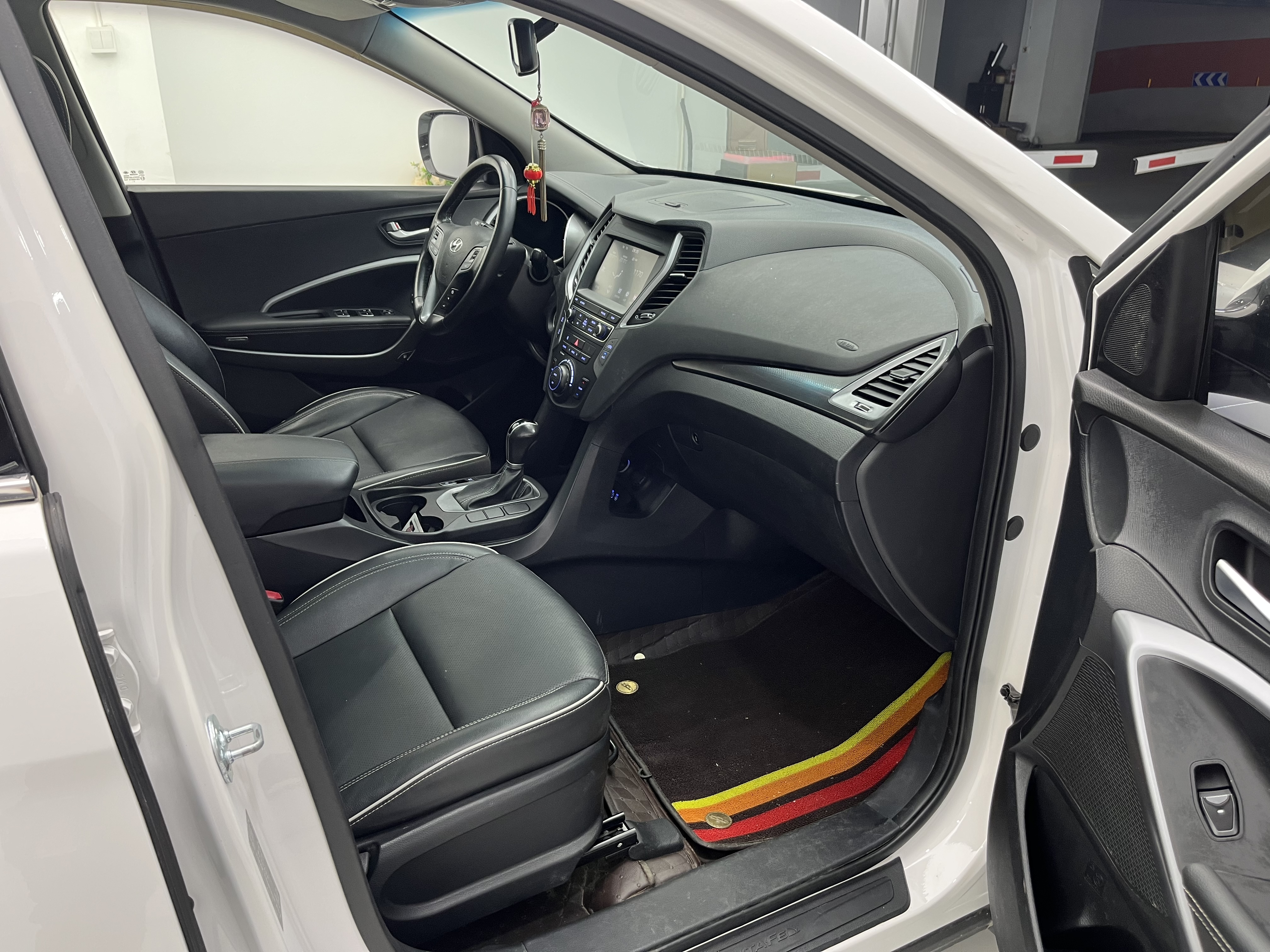 Hyundai Santa Fe 2018 immagine di auto #12