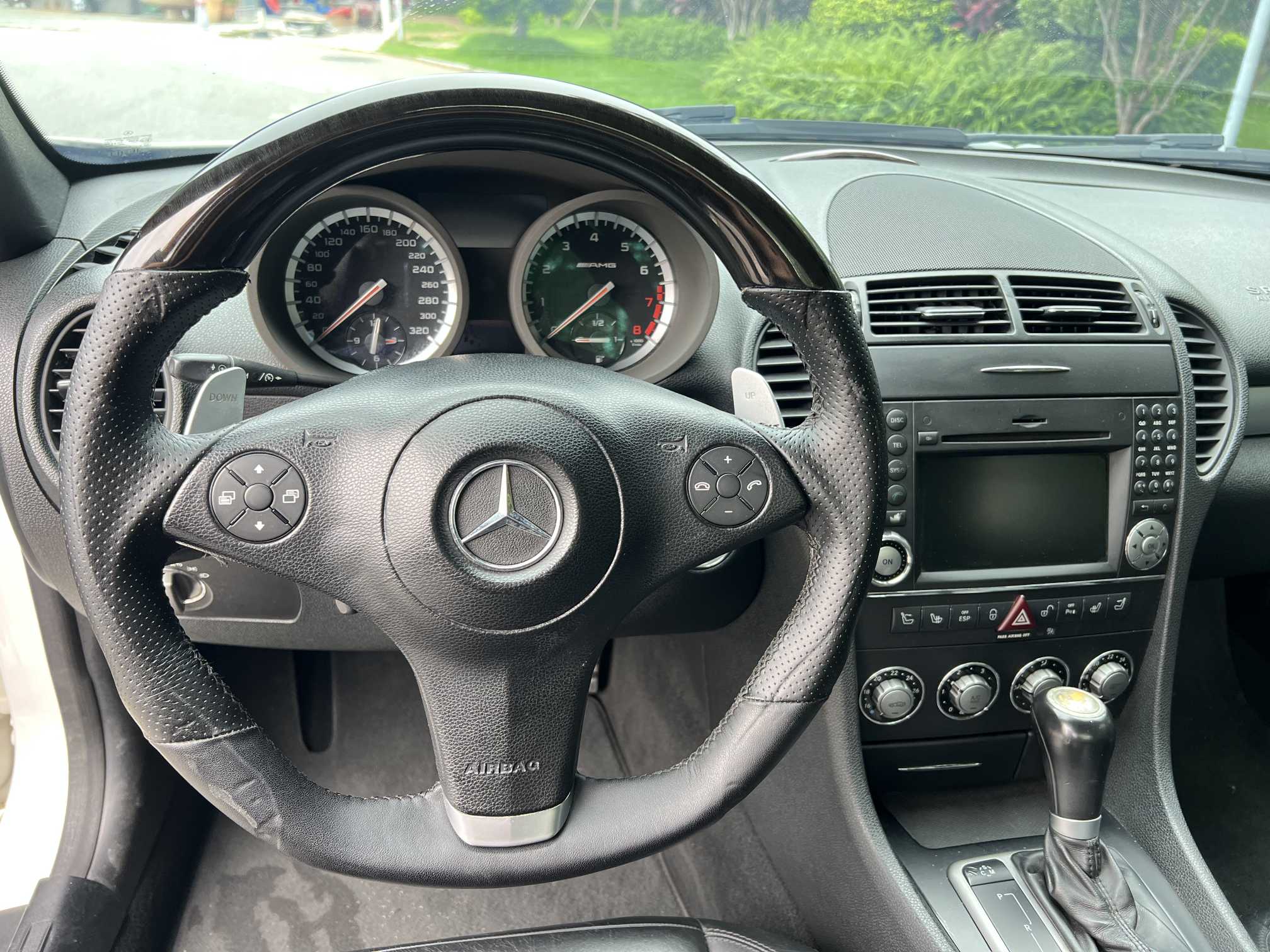 Mercedes-Benz SLK AMG 2010 car image #12