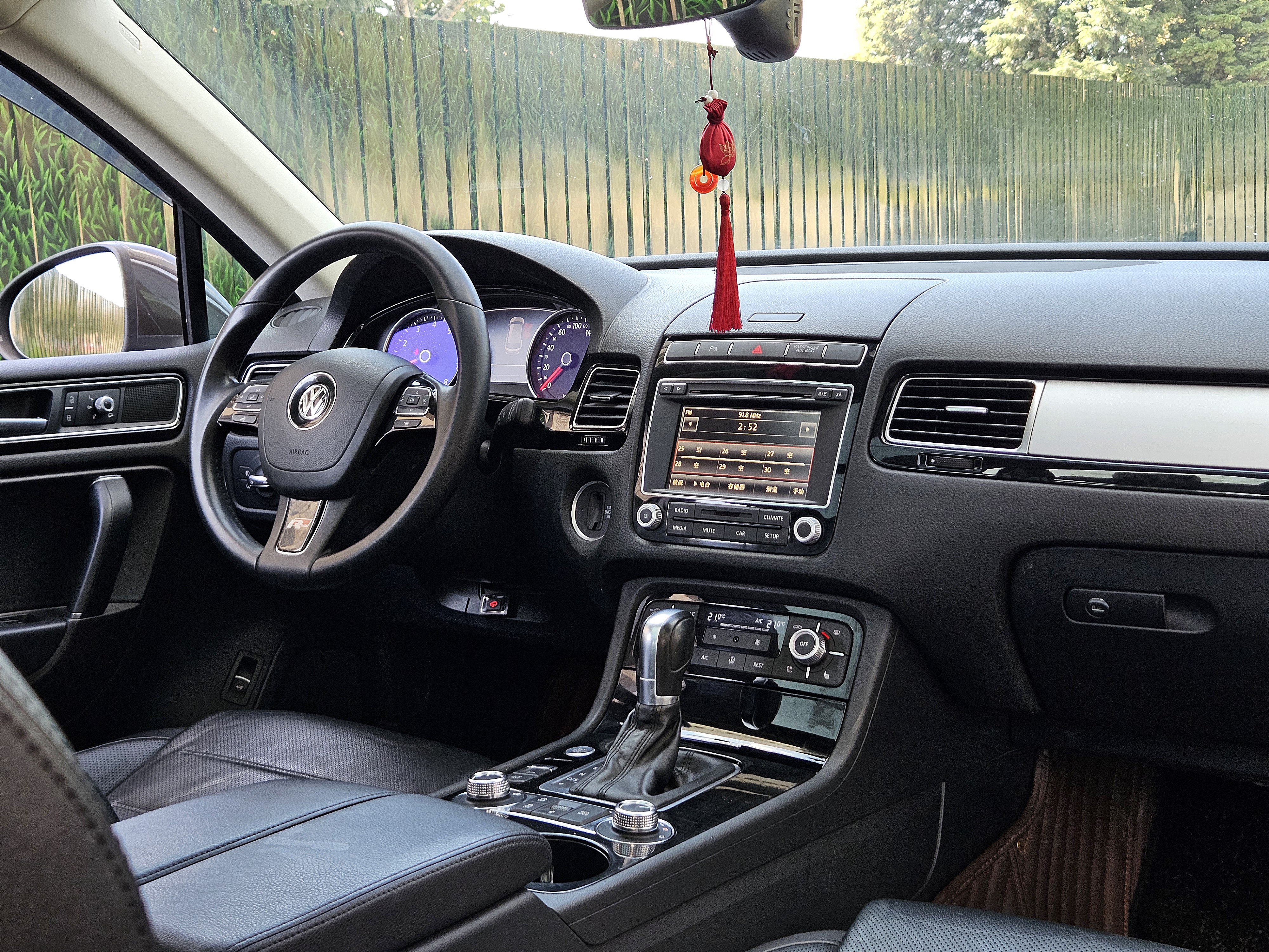 Volkswagen Touareg 2017 car image #12