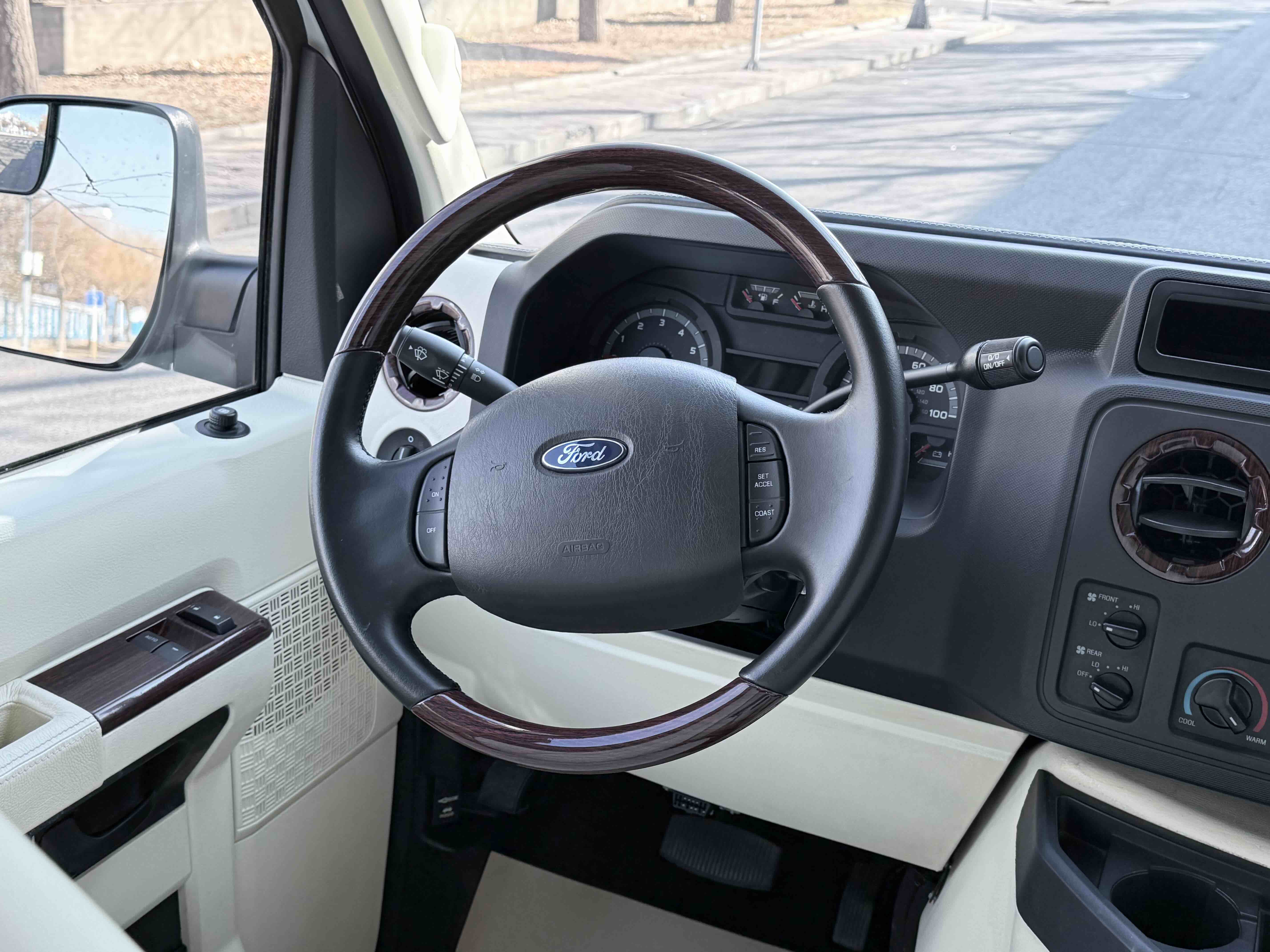 Ford E350 2015 #12 Ford E350 2015 car image #12