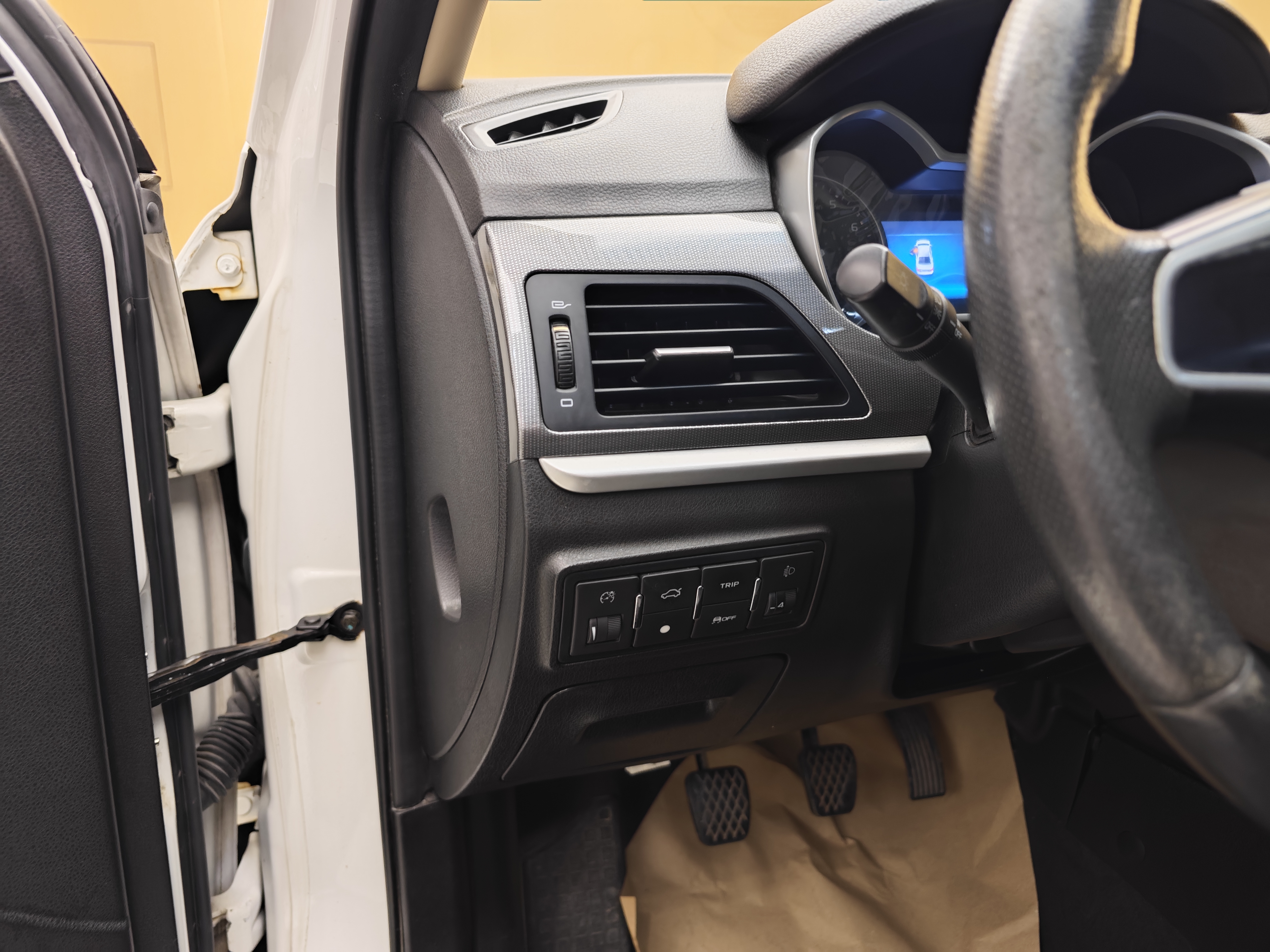 GEELY Emgrand 2018 car image #12