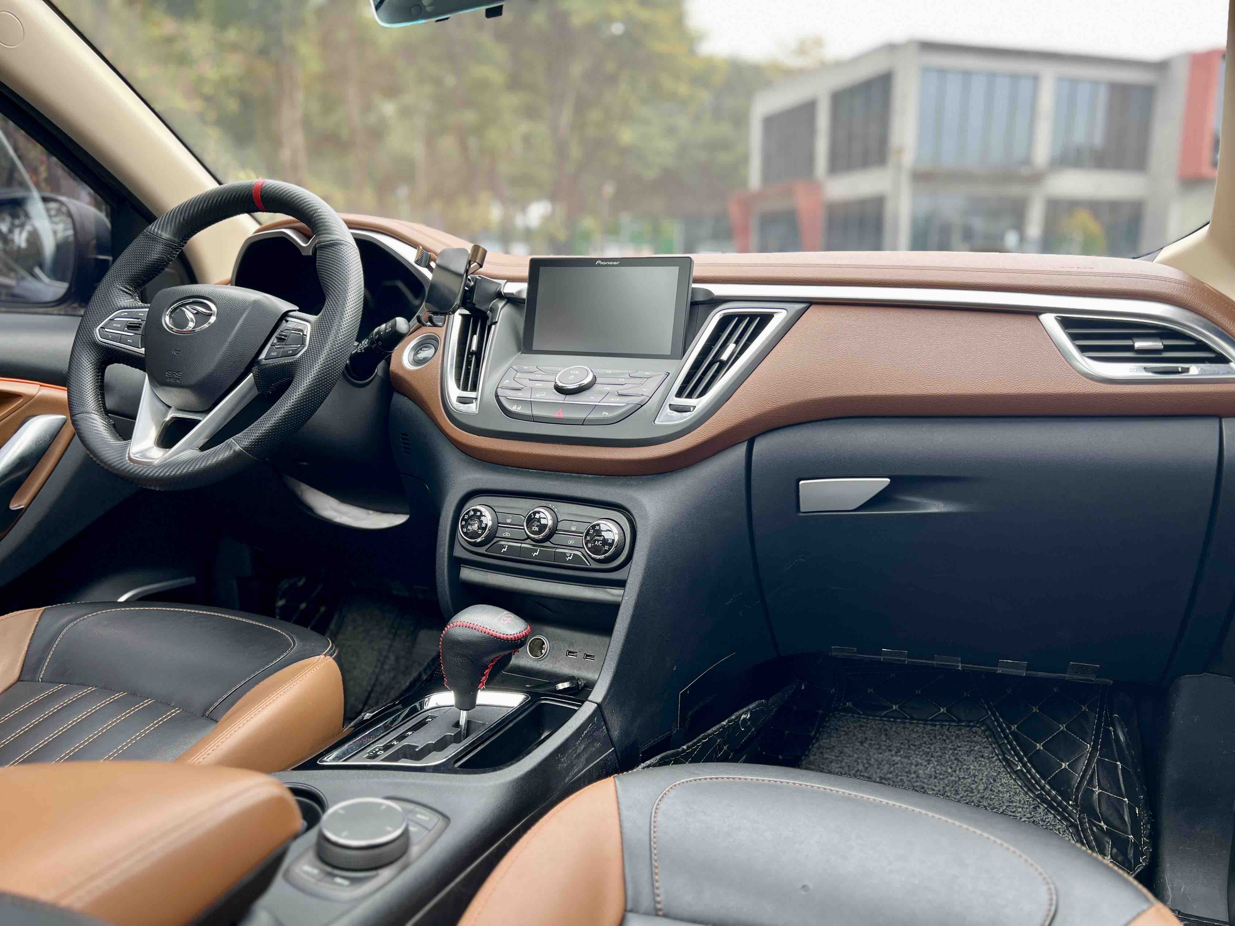 Soueast DX7 2017 car image #12