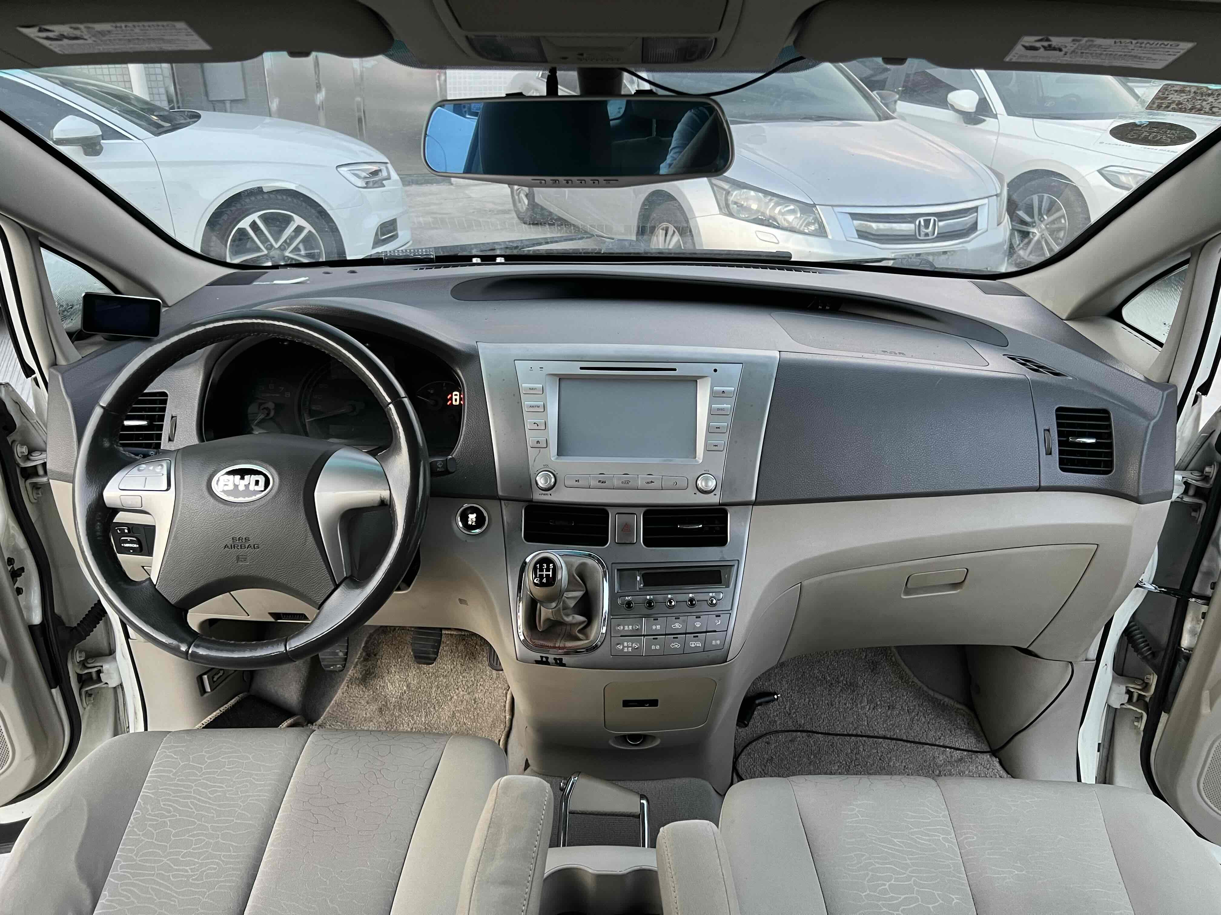 BYD M6 2014 car image #12