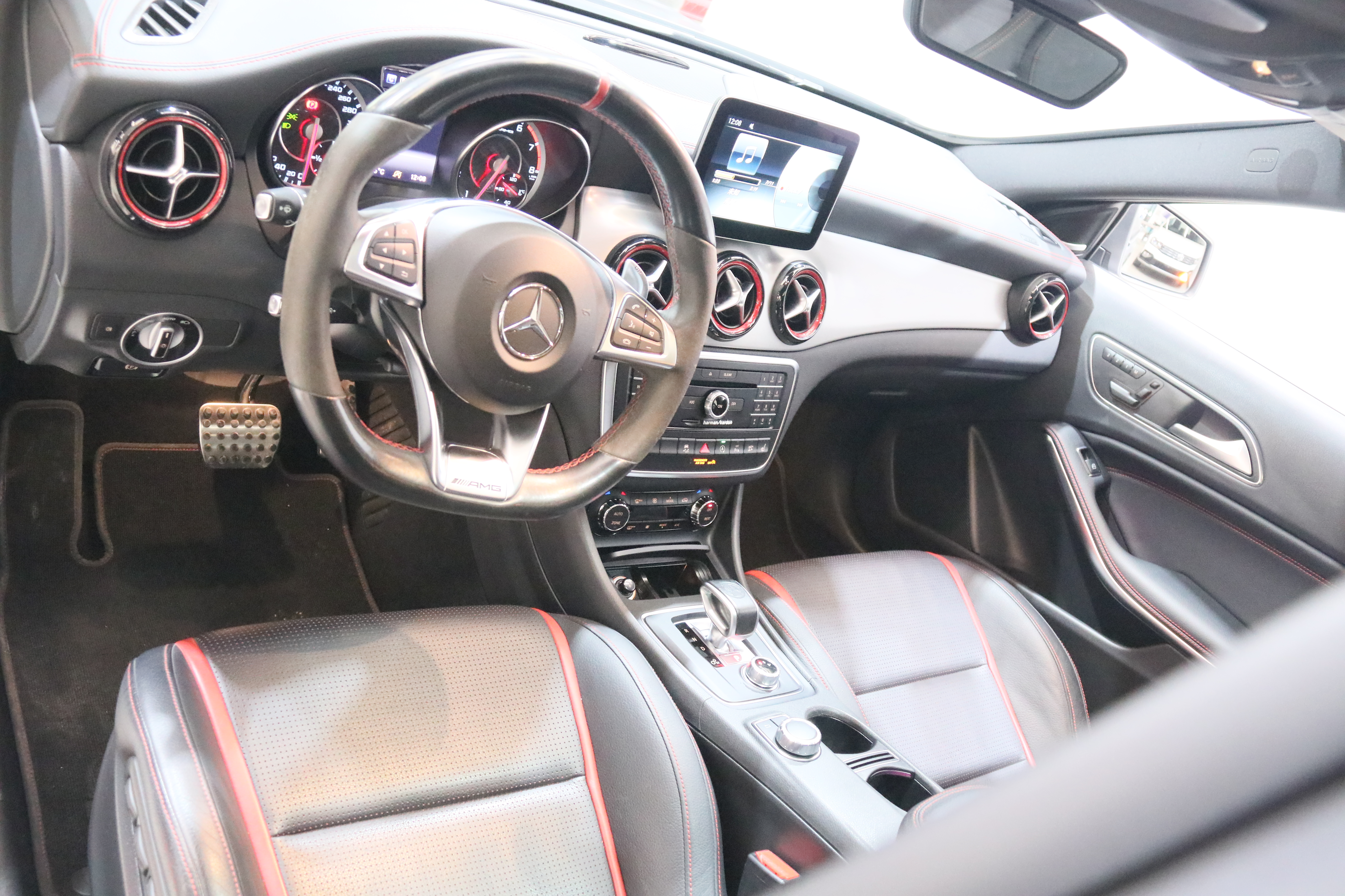 Mercedes-Benz GLA AMG 2017 car image #12