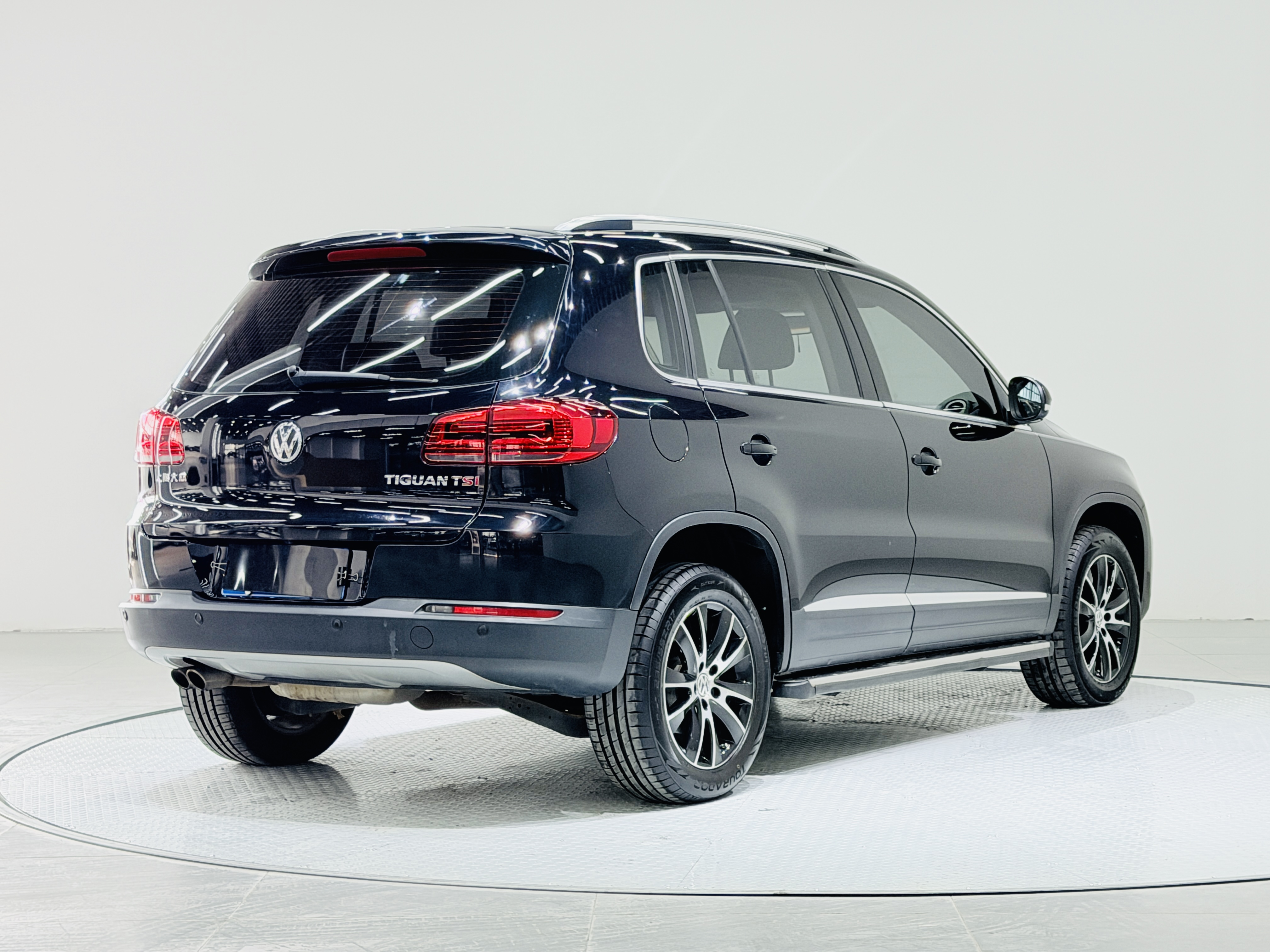 Volkswagen Tiguan 2014 car image #12