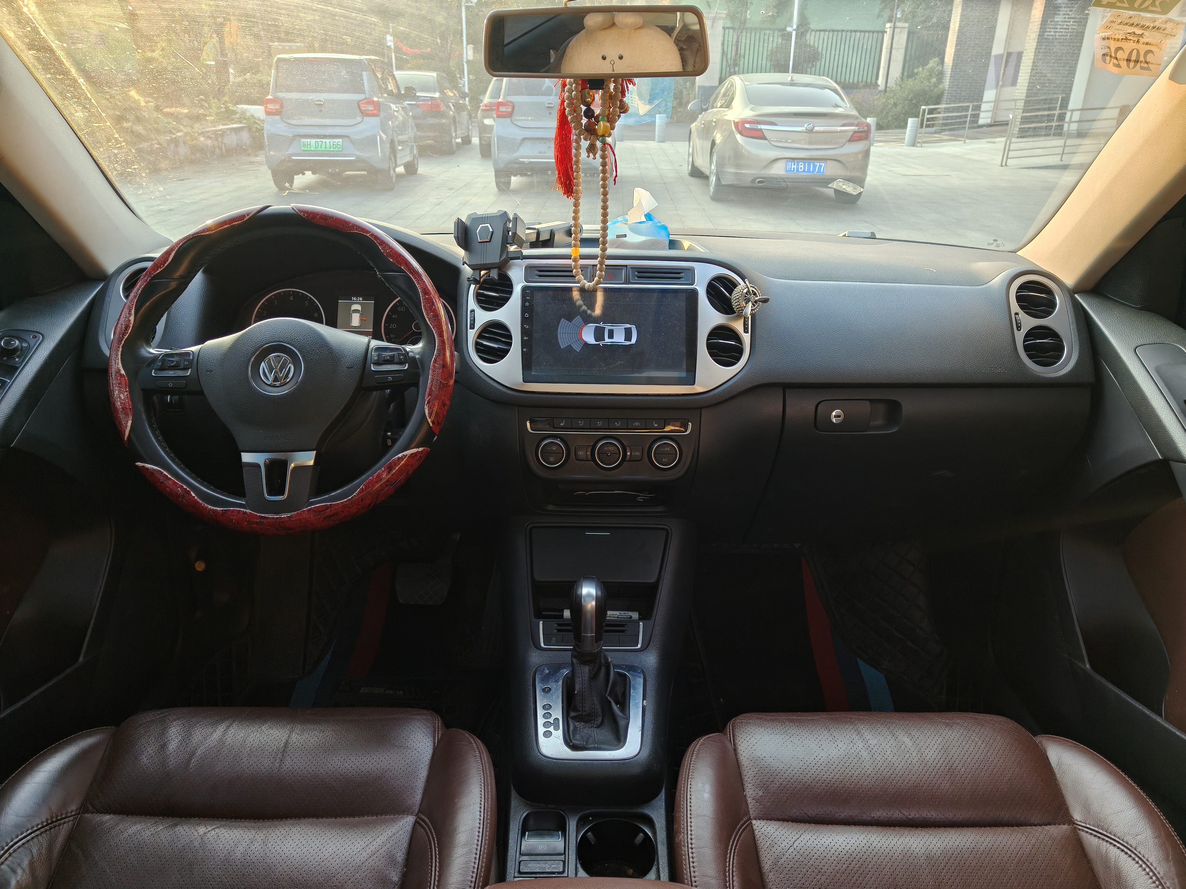 Volkswagen Tiguan 2014 car image #12
