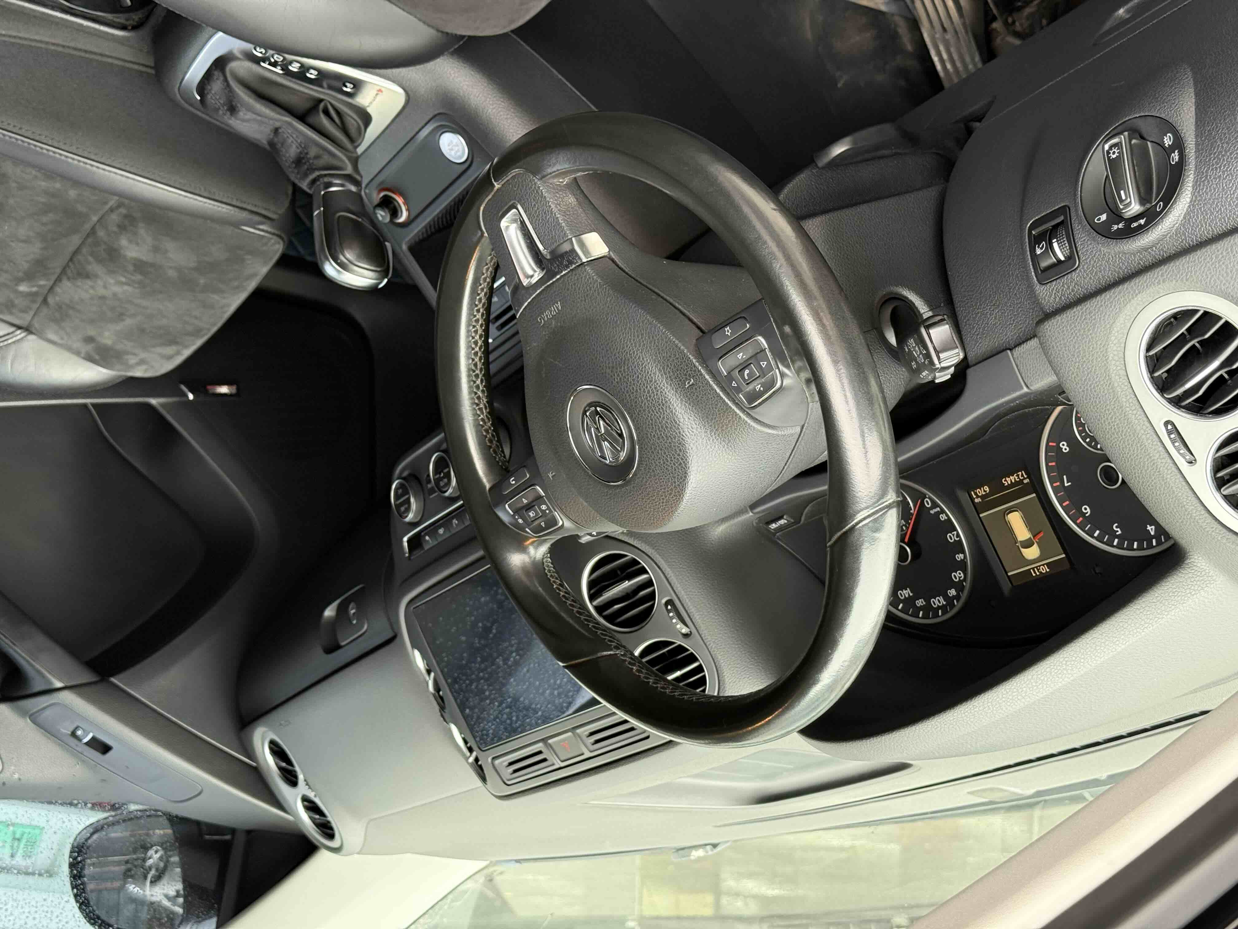 Volkswagen Tiguan 2014 car image #12