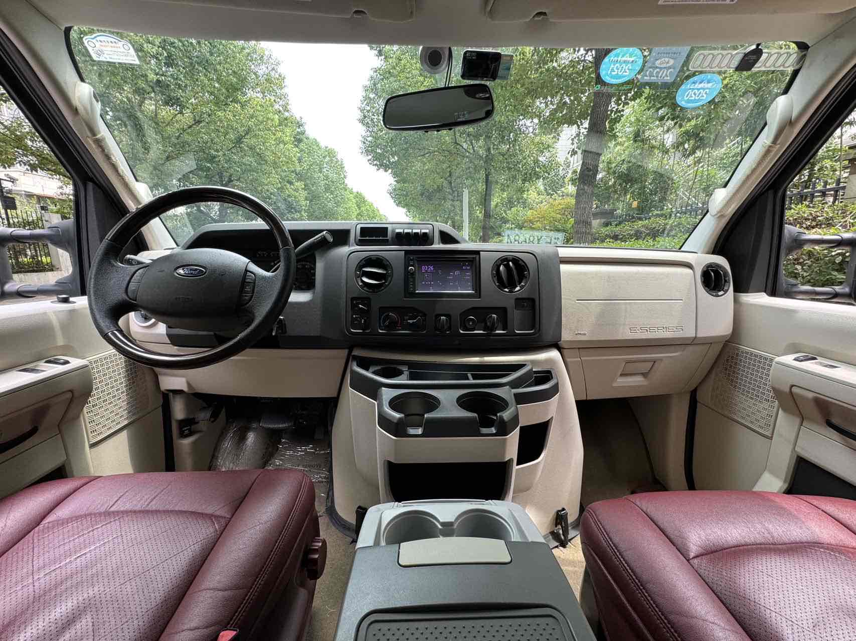 Ford E350 2016 car image #12