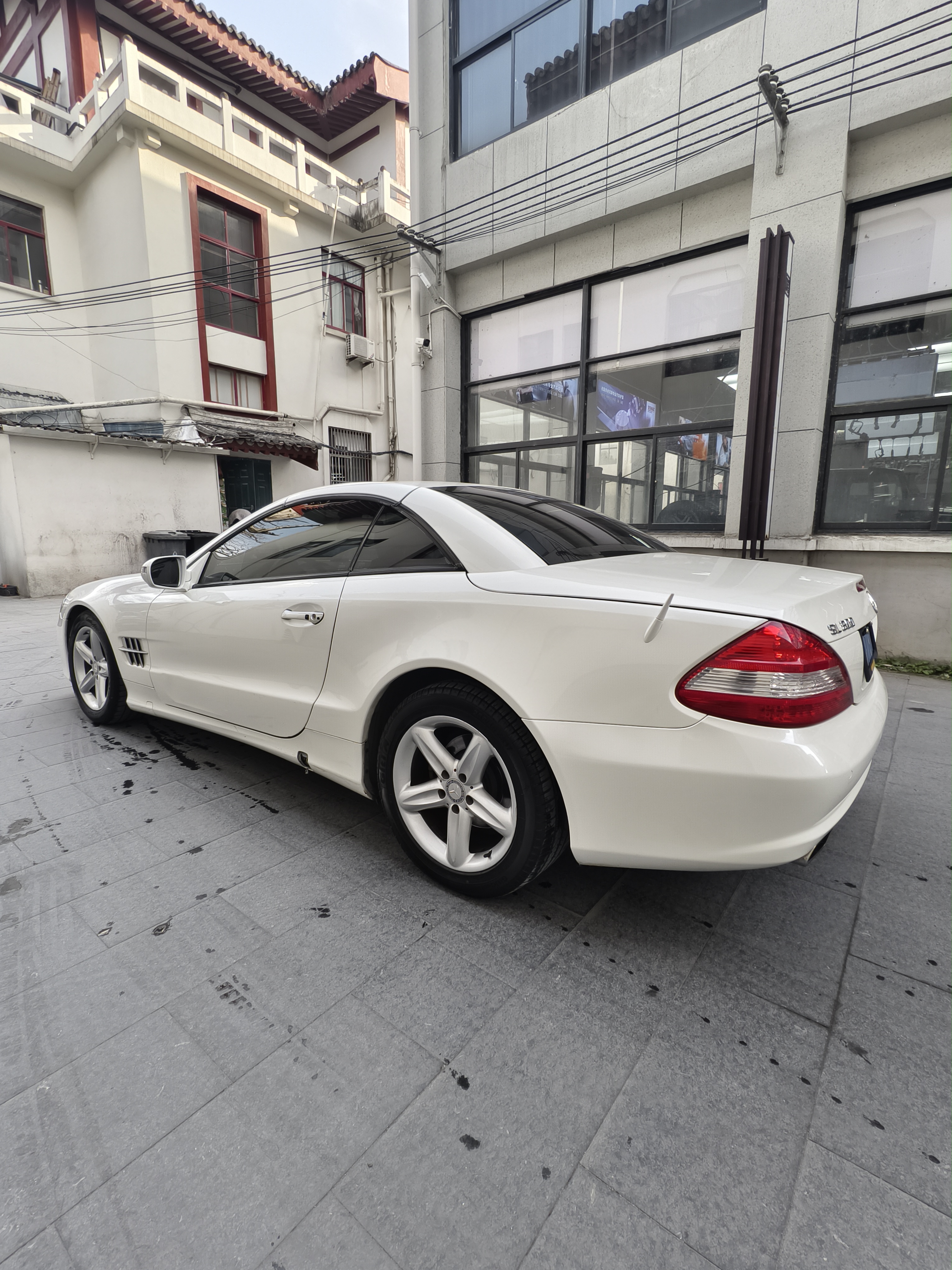 Mercedes-Benz SL Class 2010 immagine di auto #12