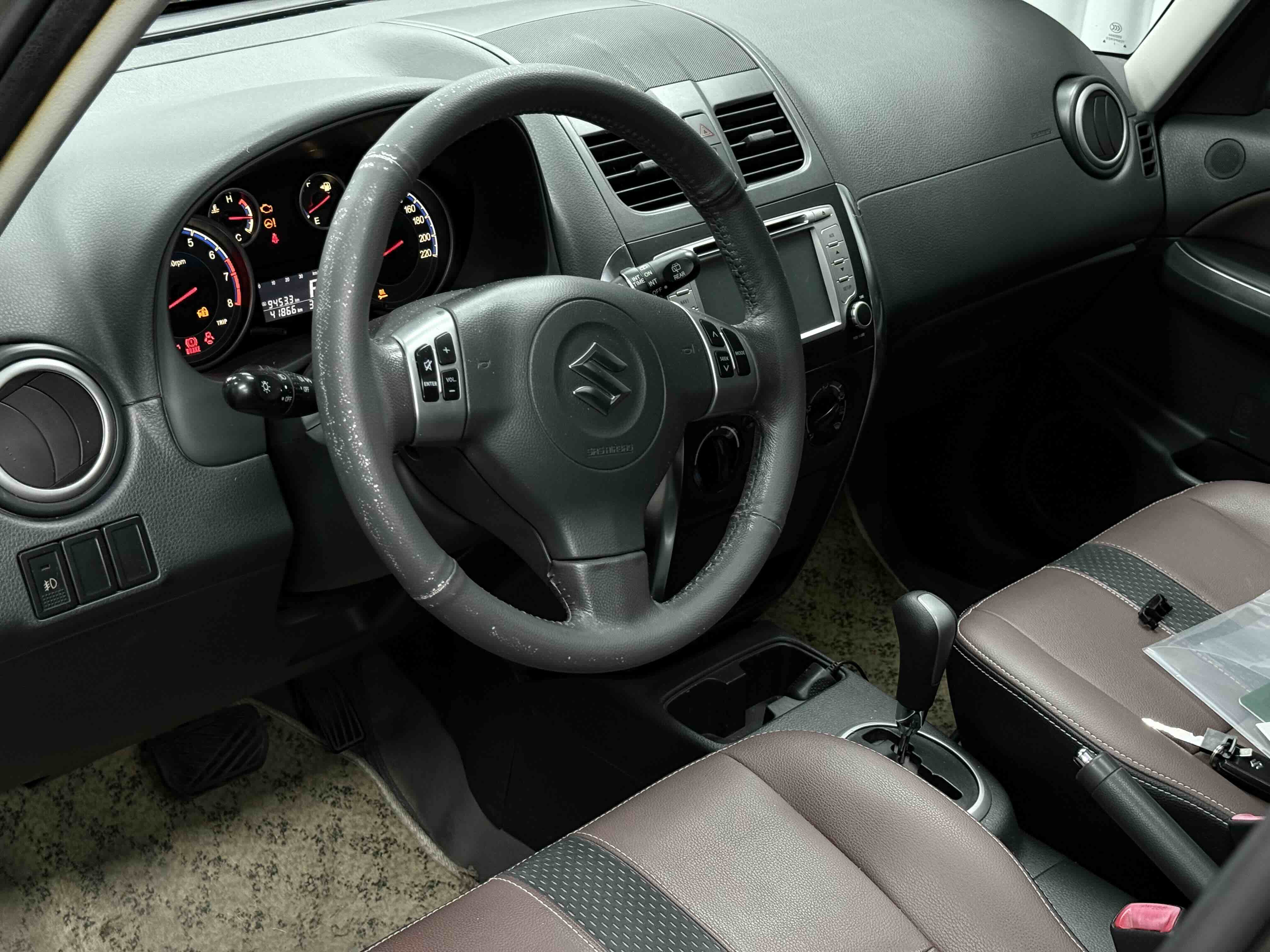 Suzuki SX4 Sedan 2012 imagem de carro #12