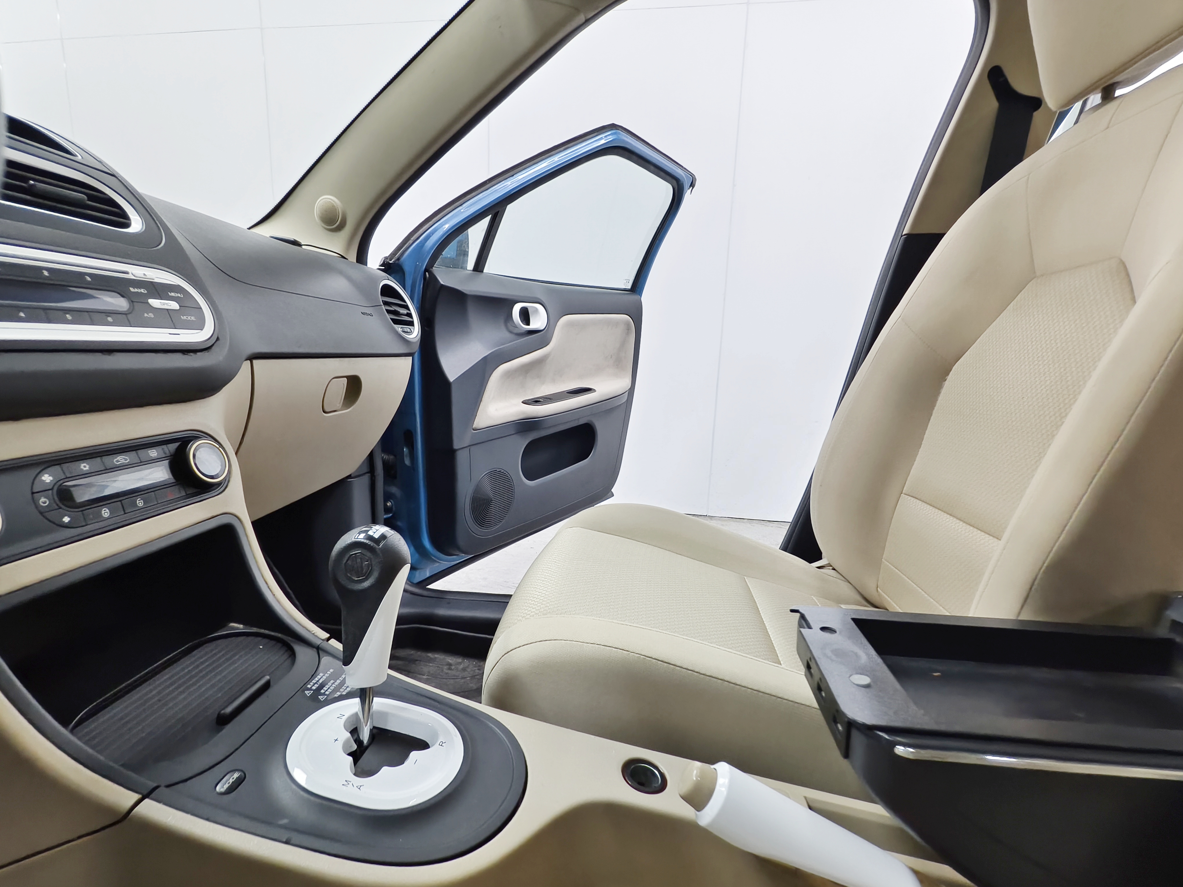 MG 3 2011 car image #12