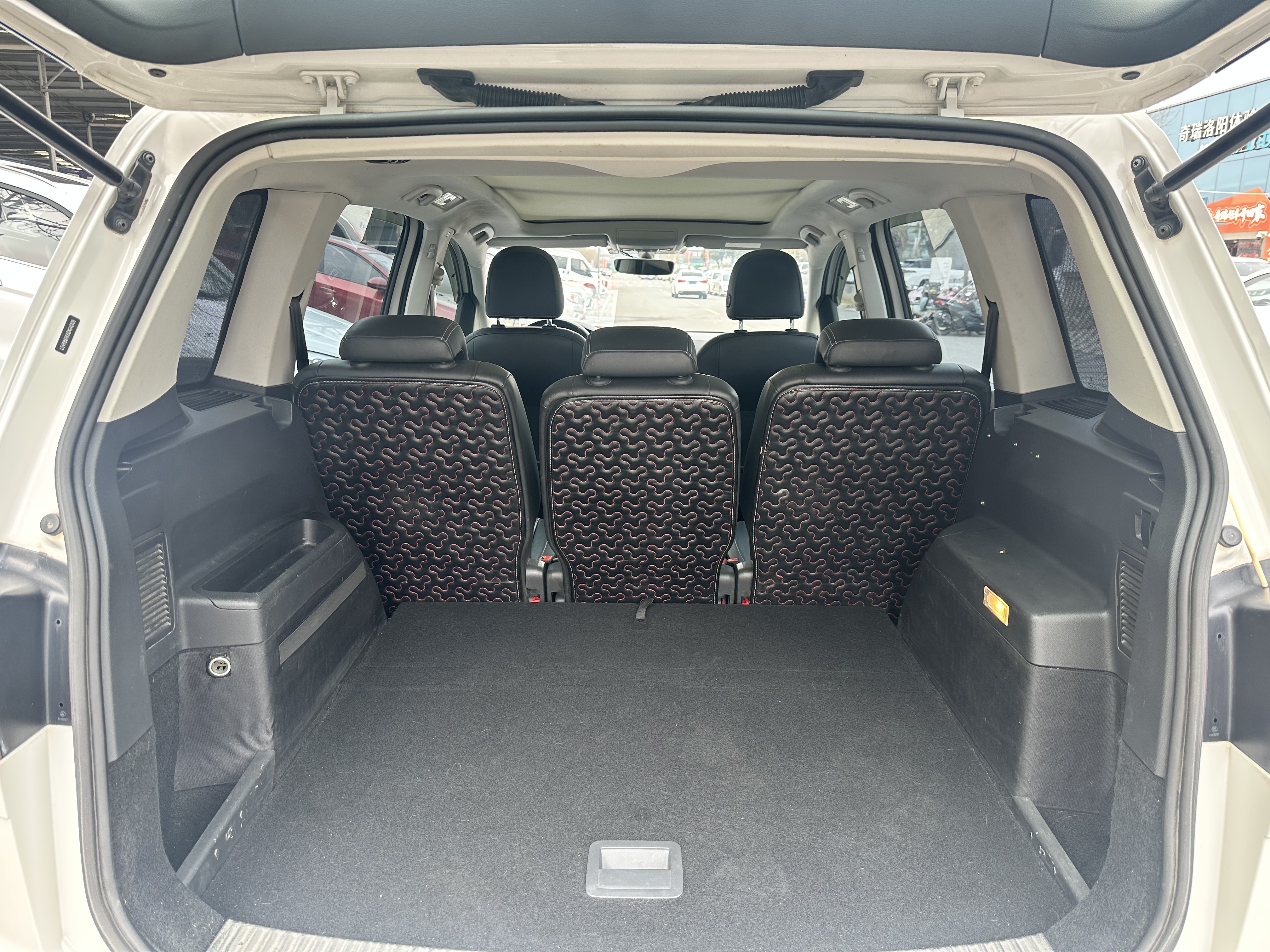 Volkswagen Touran 2017 #12 Volkswagen Touran 2017 car image #12