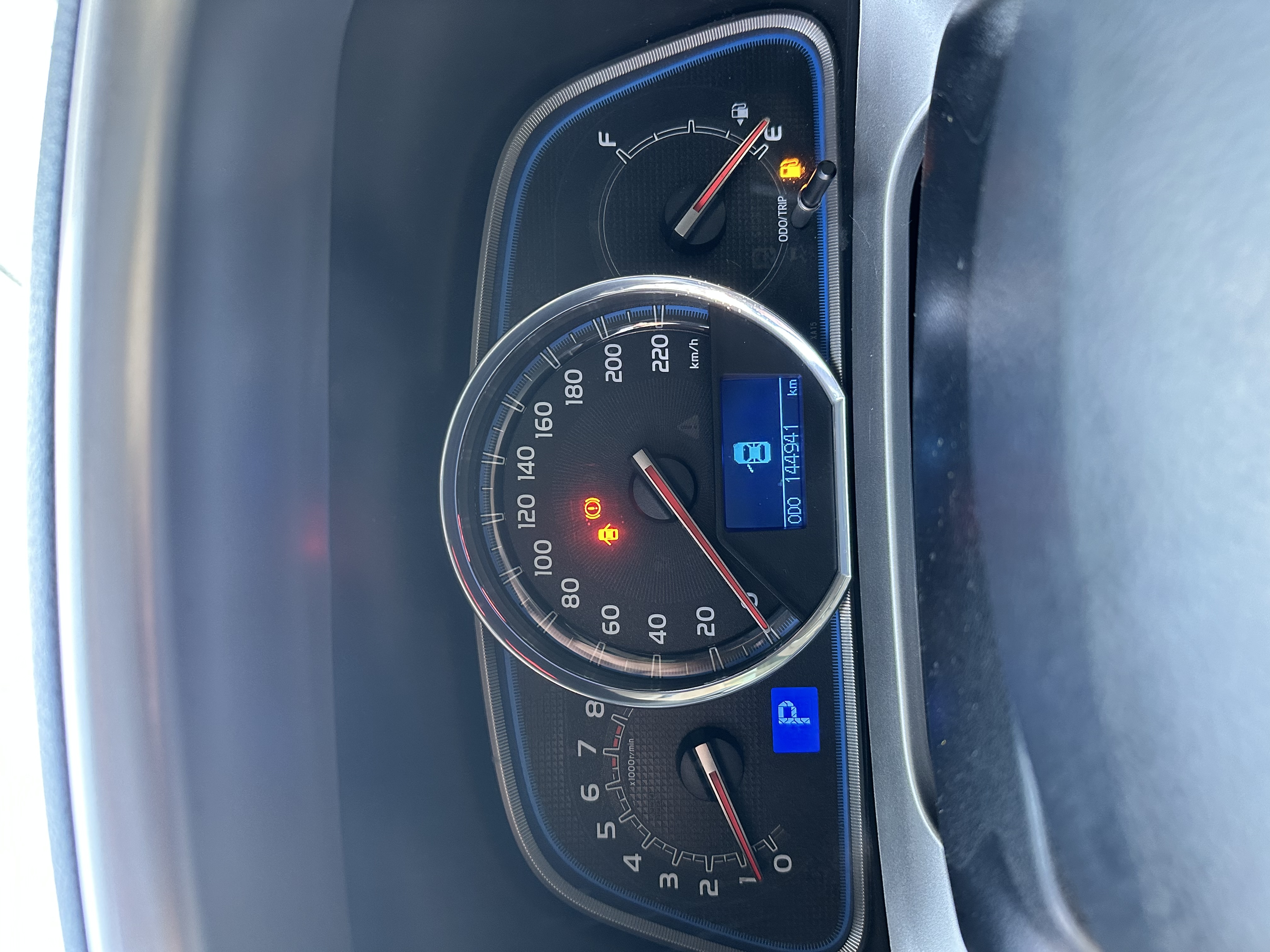 Toyota RAV4 2014 immagine di auto #12