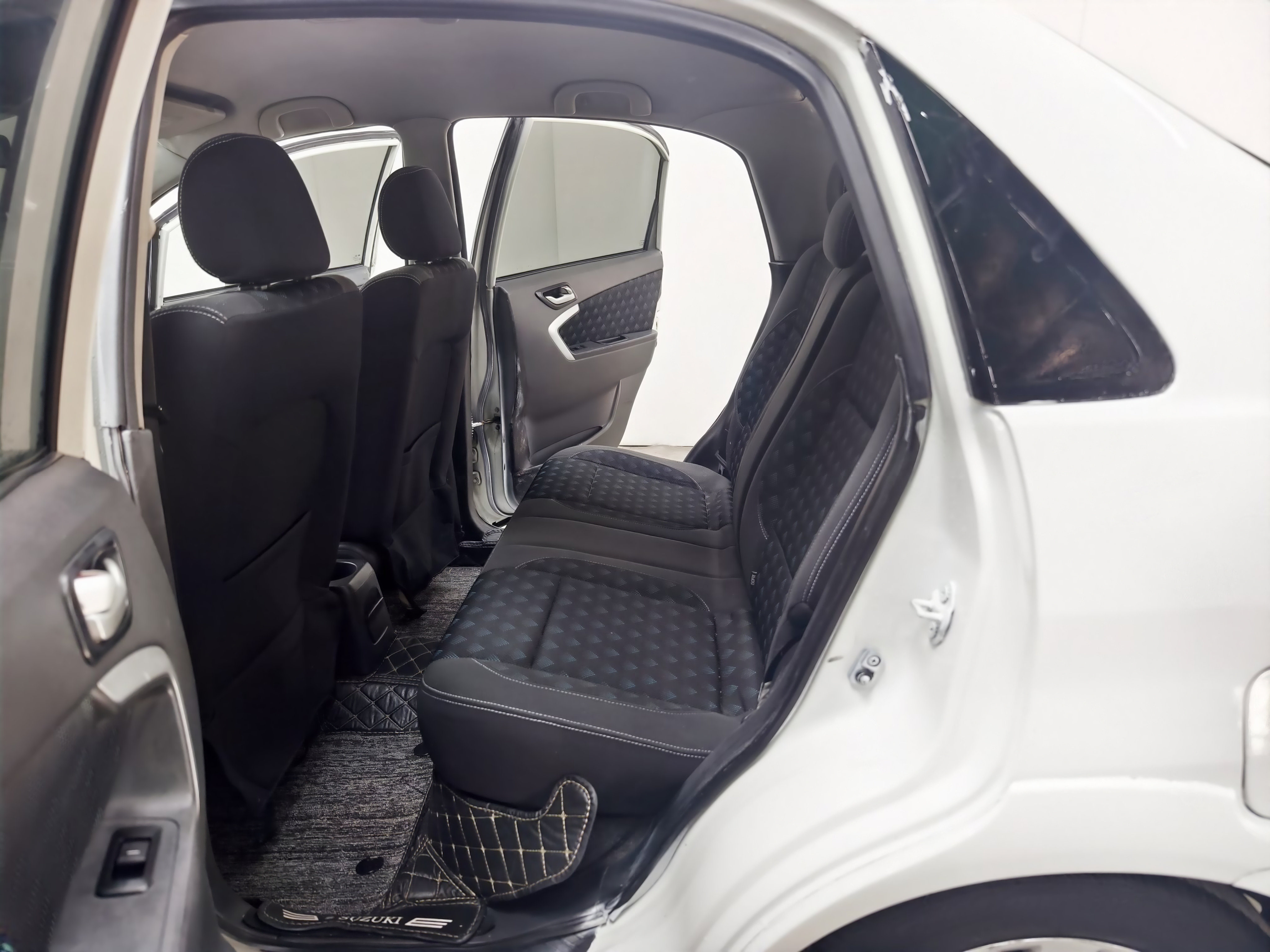 Suzuki Liana A6 2014 image de voiture #12