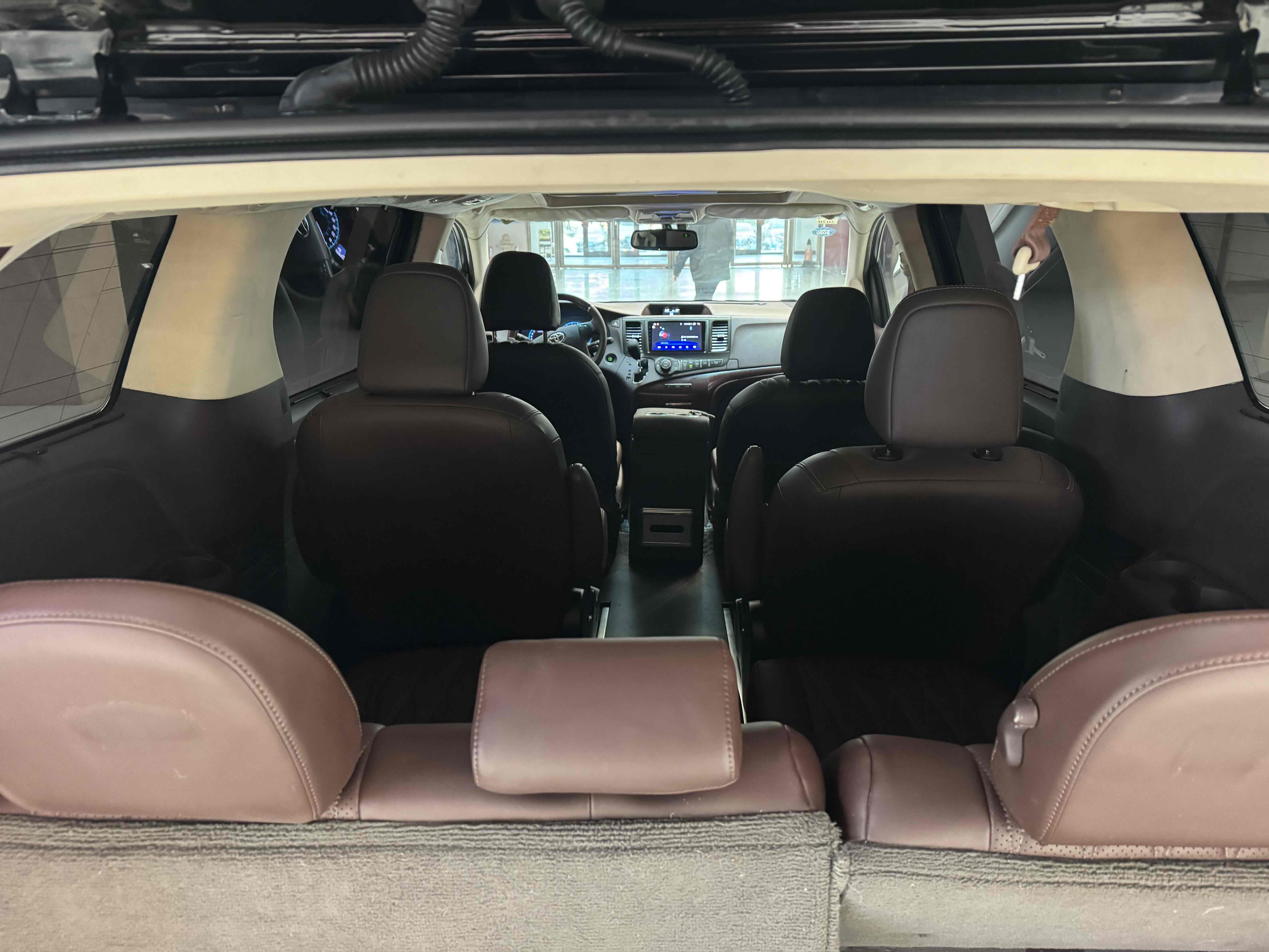 Toyota SIENNA 2011 car image #12