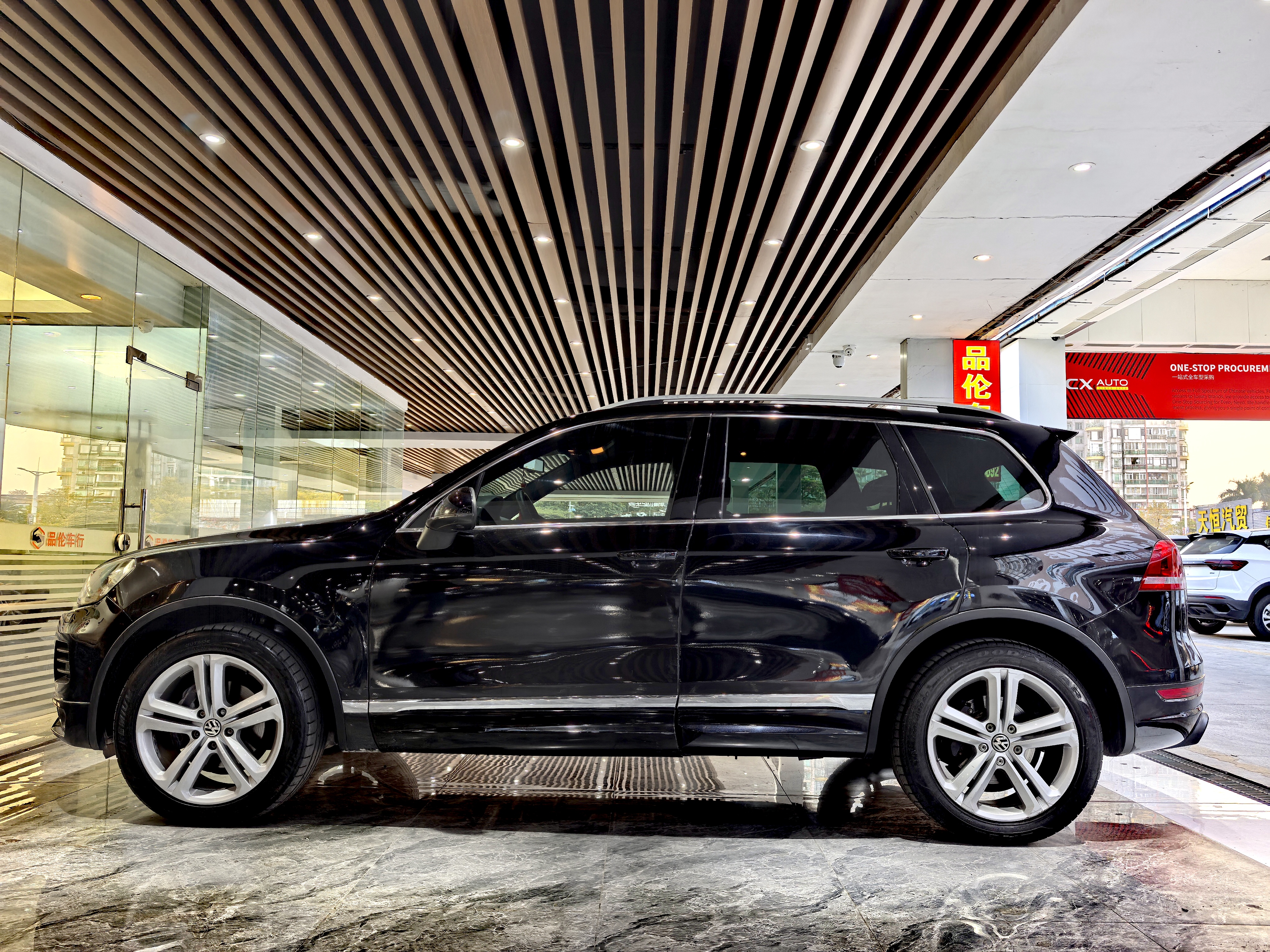 Volkswagen Touareg 2014 car image #12