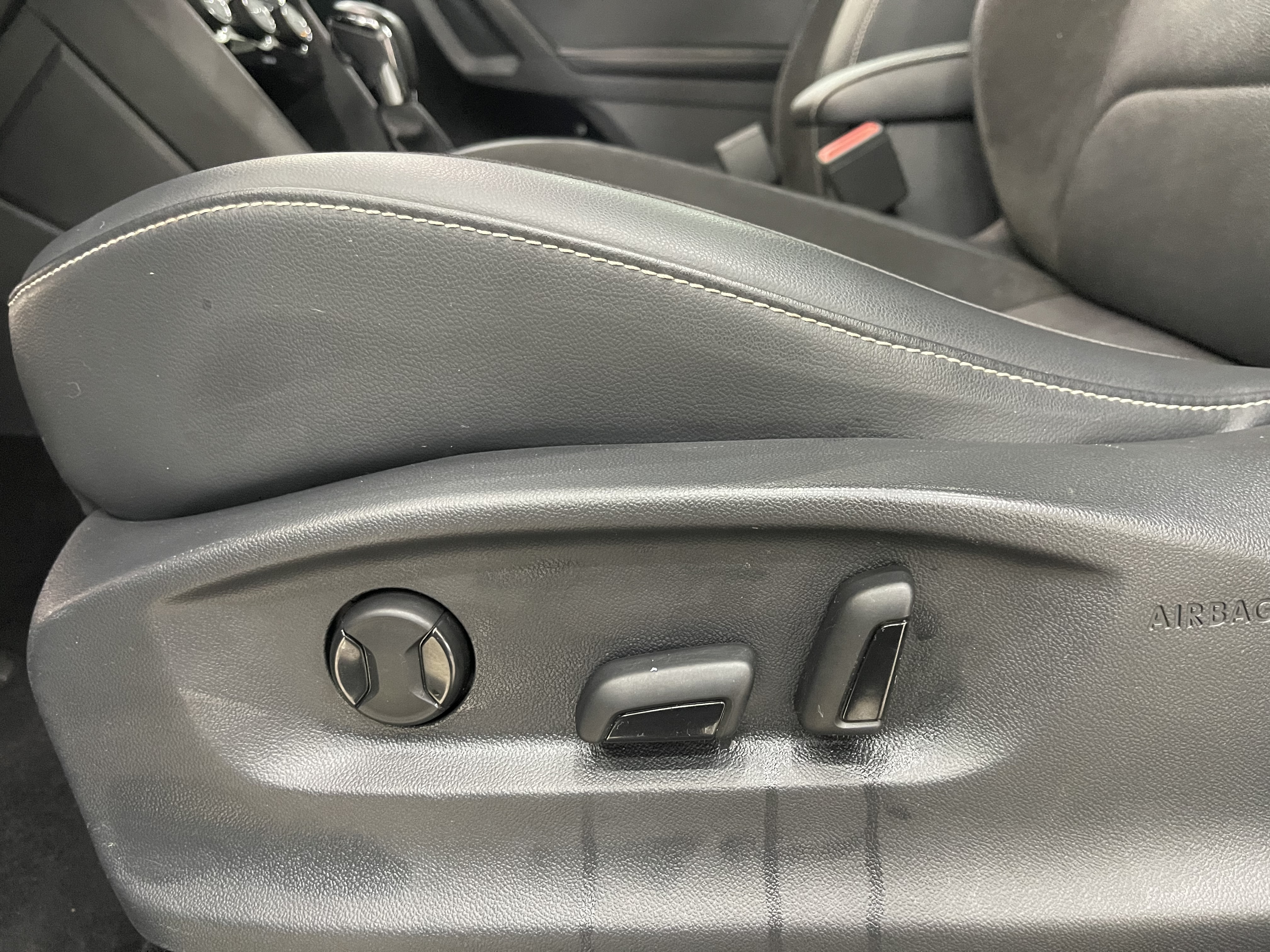 Volkswagen Tiguan L 2017 car image #12