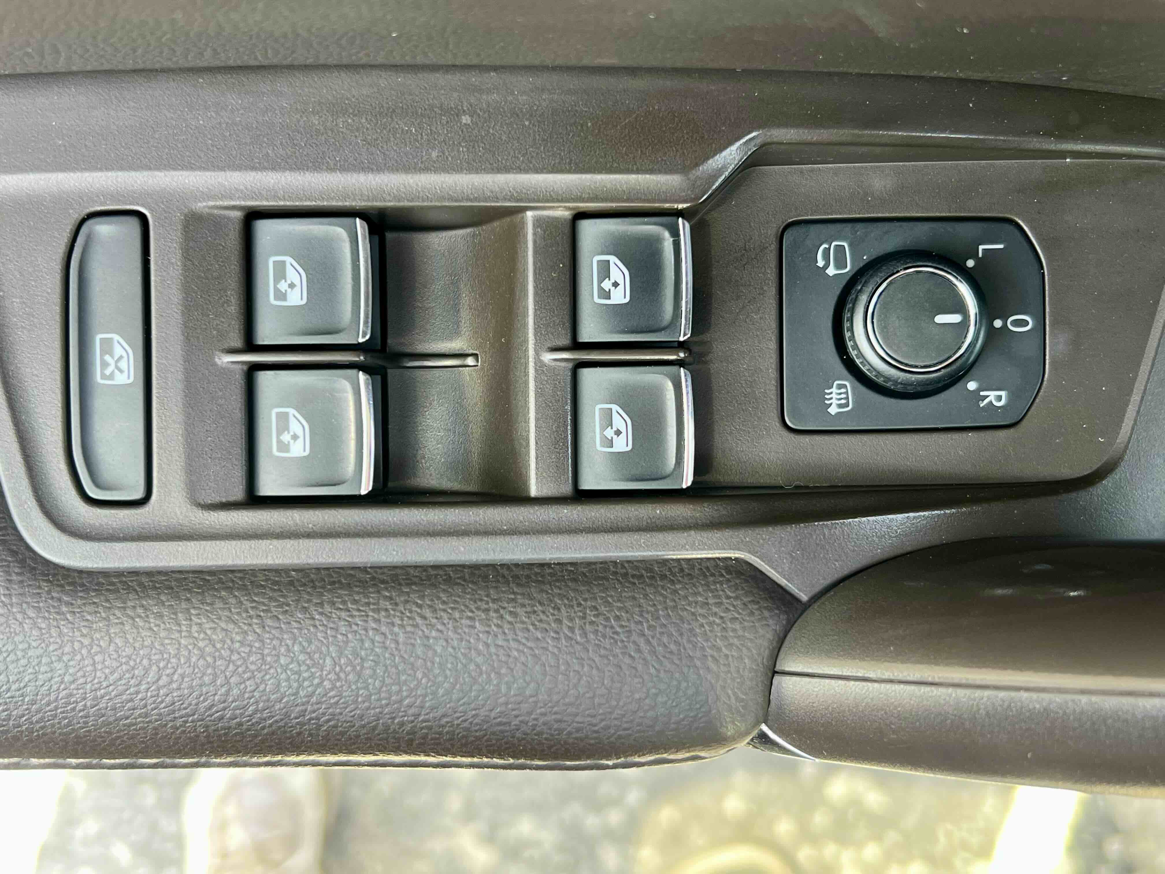 Volkswagen Tiguan L 2017 car image #12