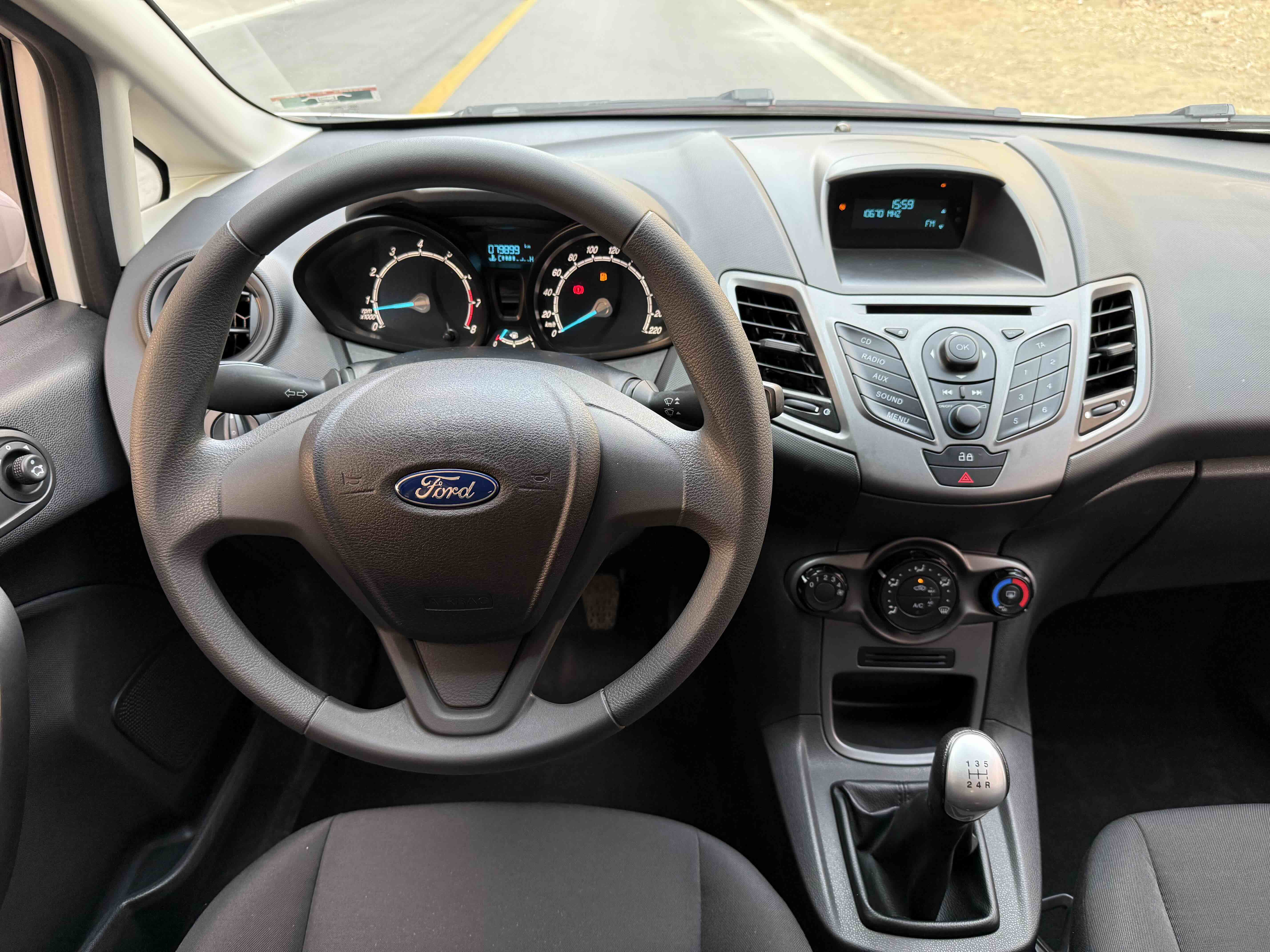 Ford Fiesta 2014 car image #12