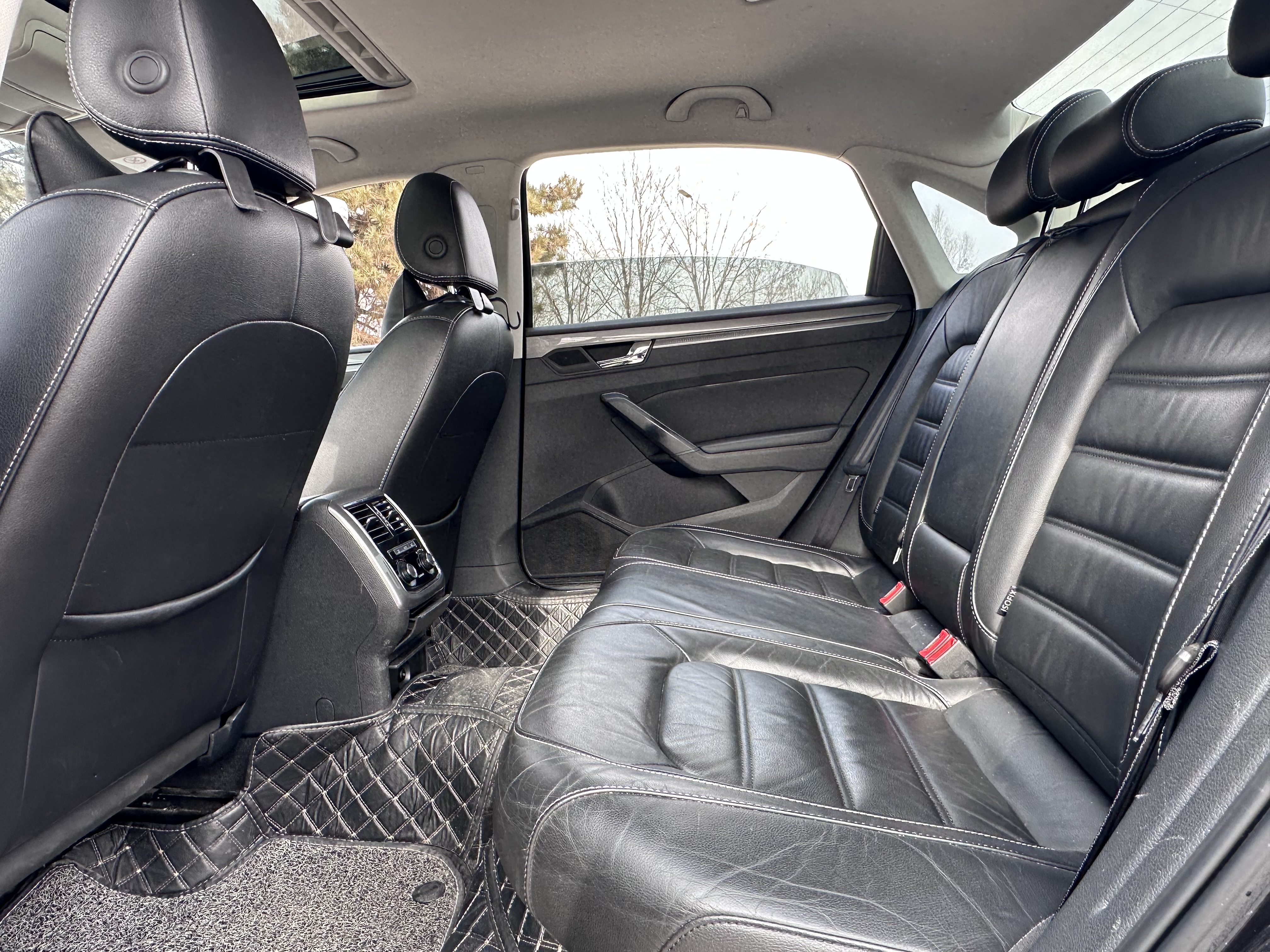 Volkswagen Passat 2018 car image #12