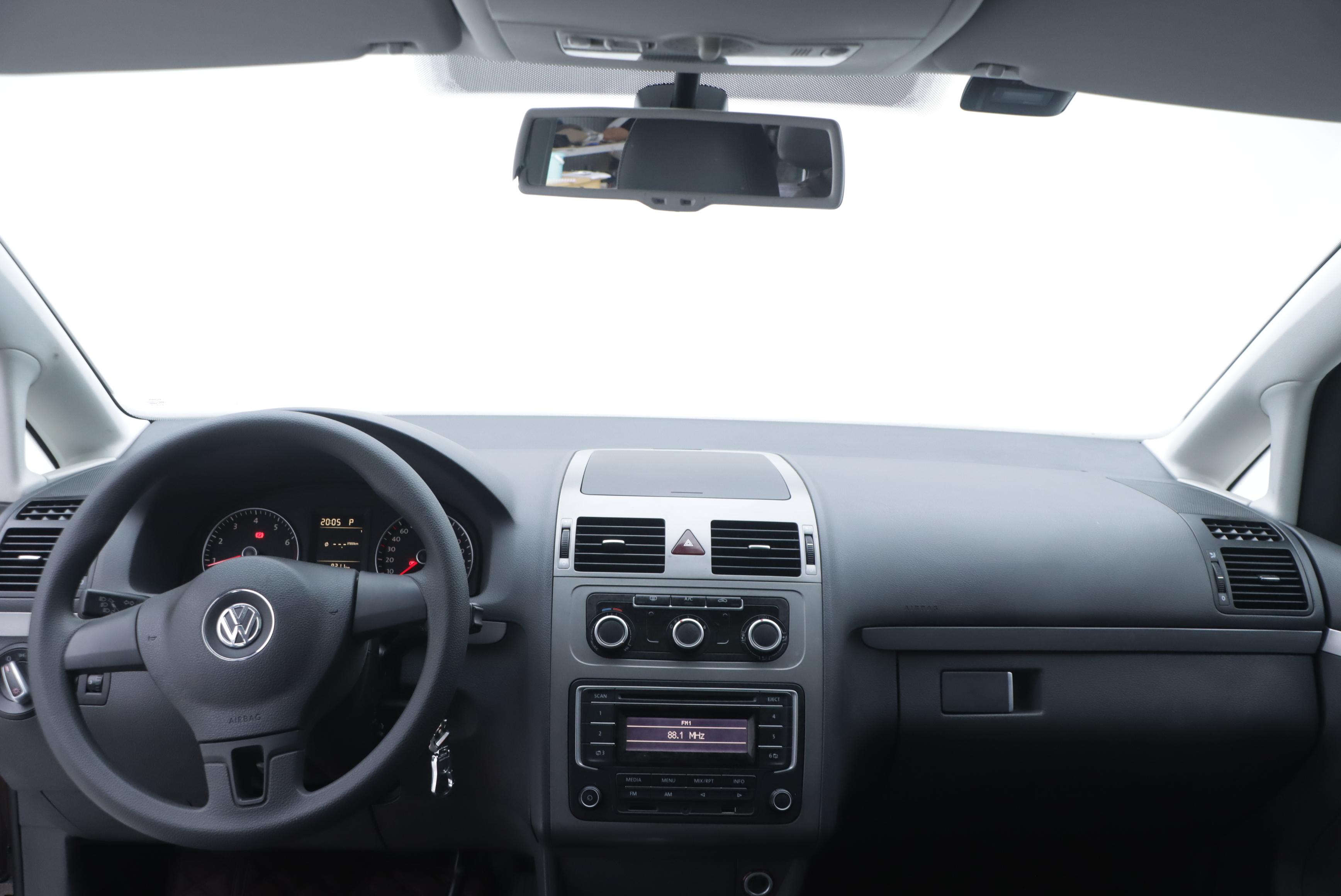 Volkswagen Touran 2013 car image #12