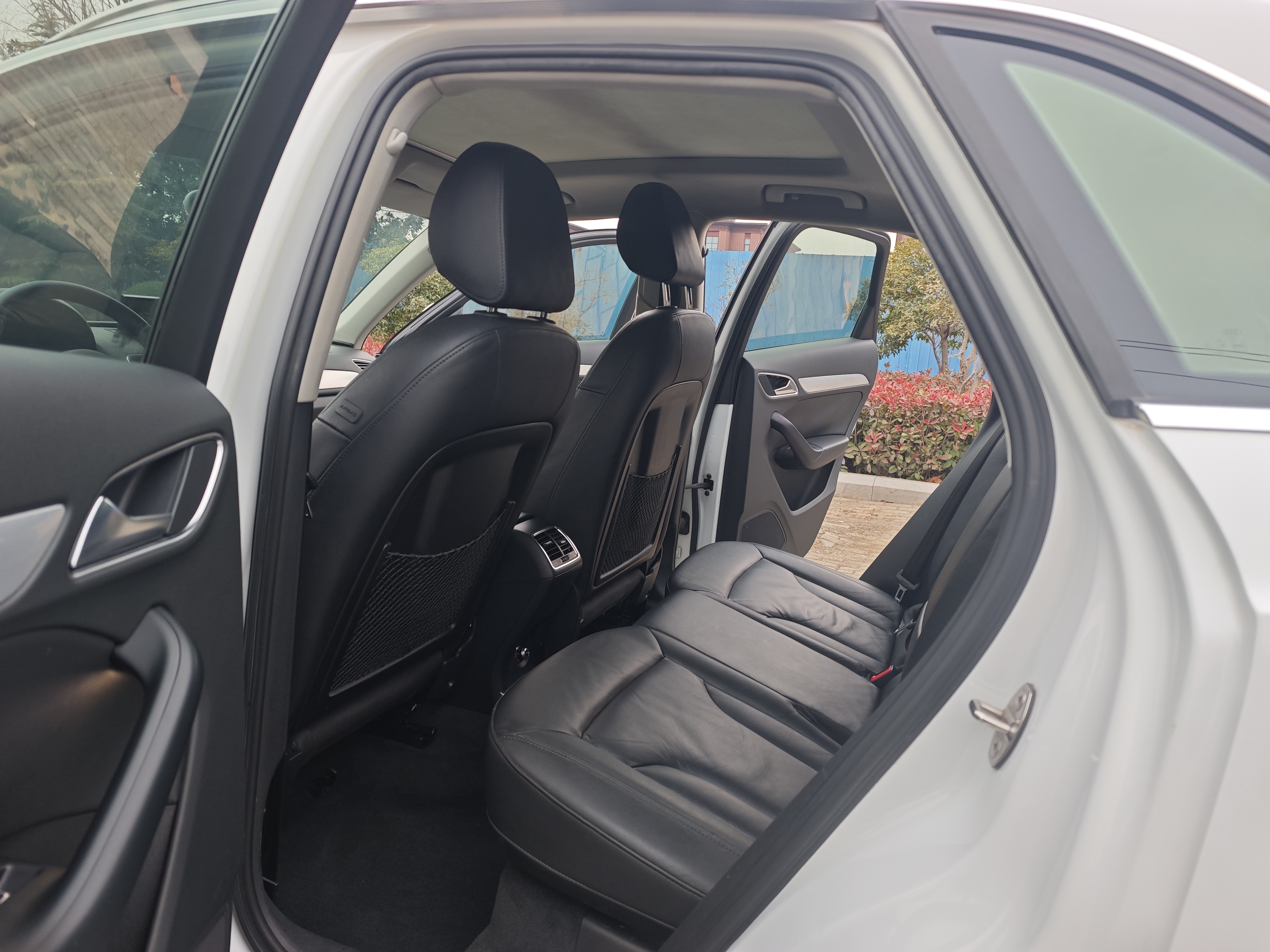 Audi Q3 2014 car image #12