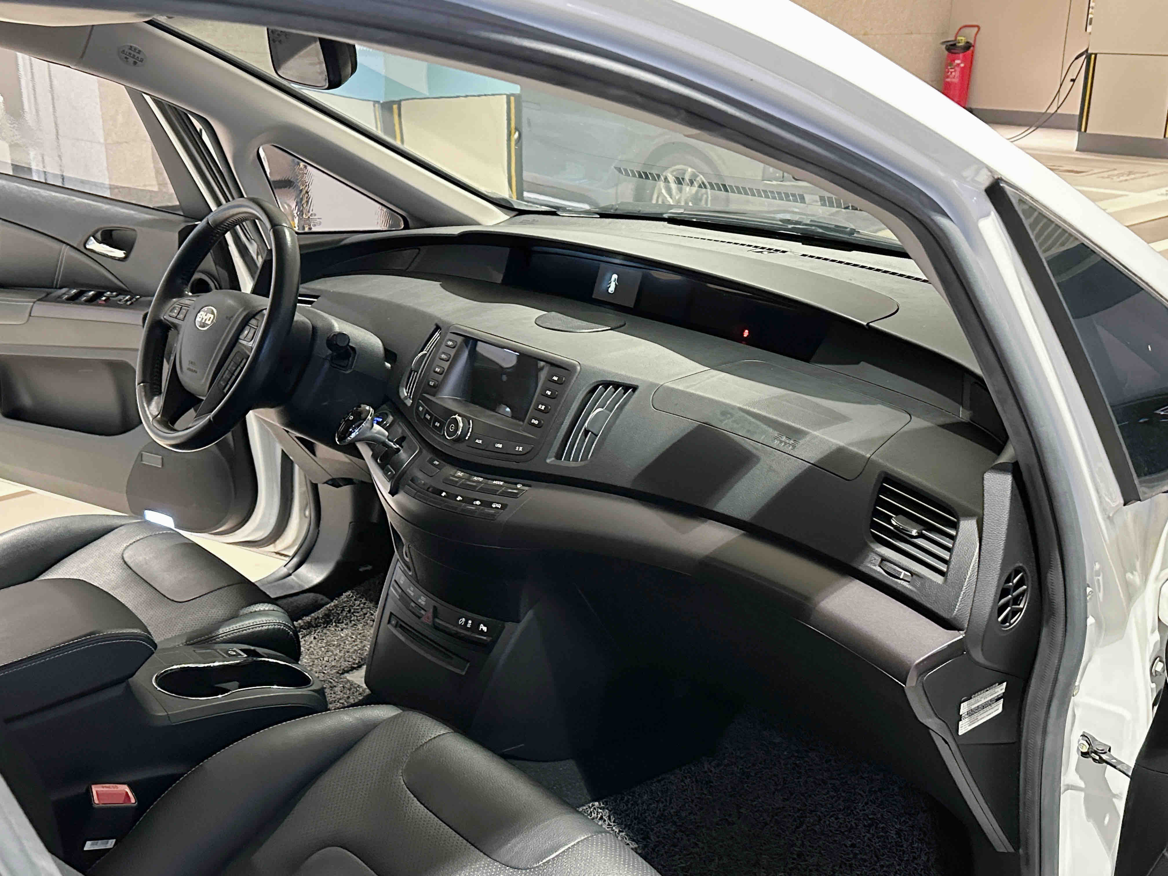 BYD e6 2017 #12 BYD e6 2017 car image #12