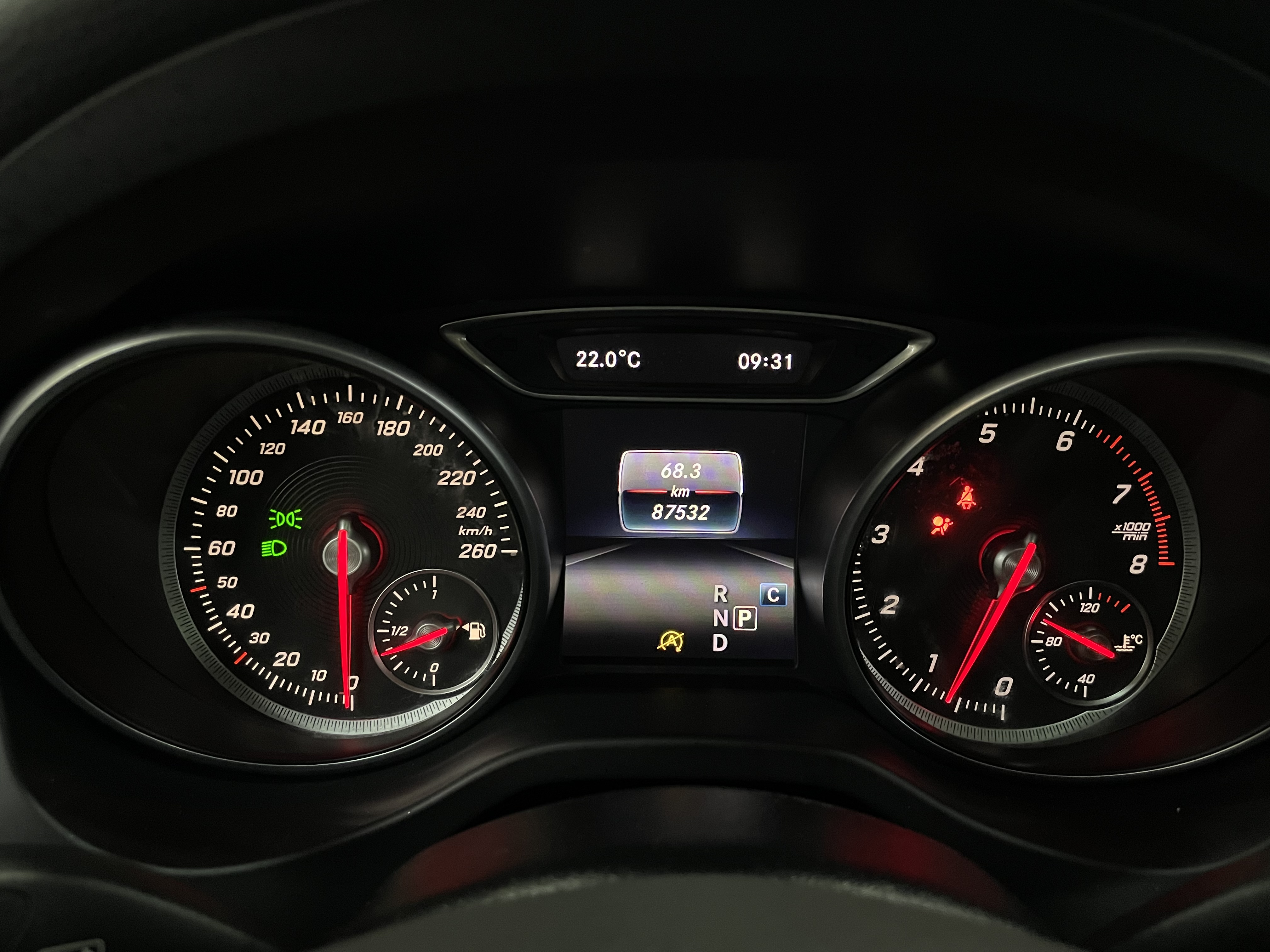 Mercedes-Benz GLA Class 2017 car image #12